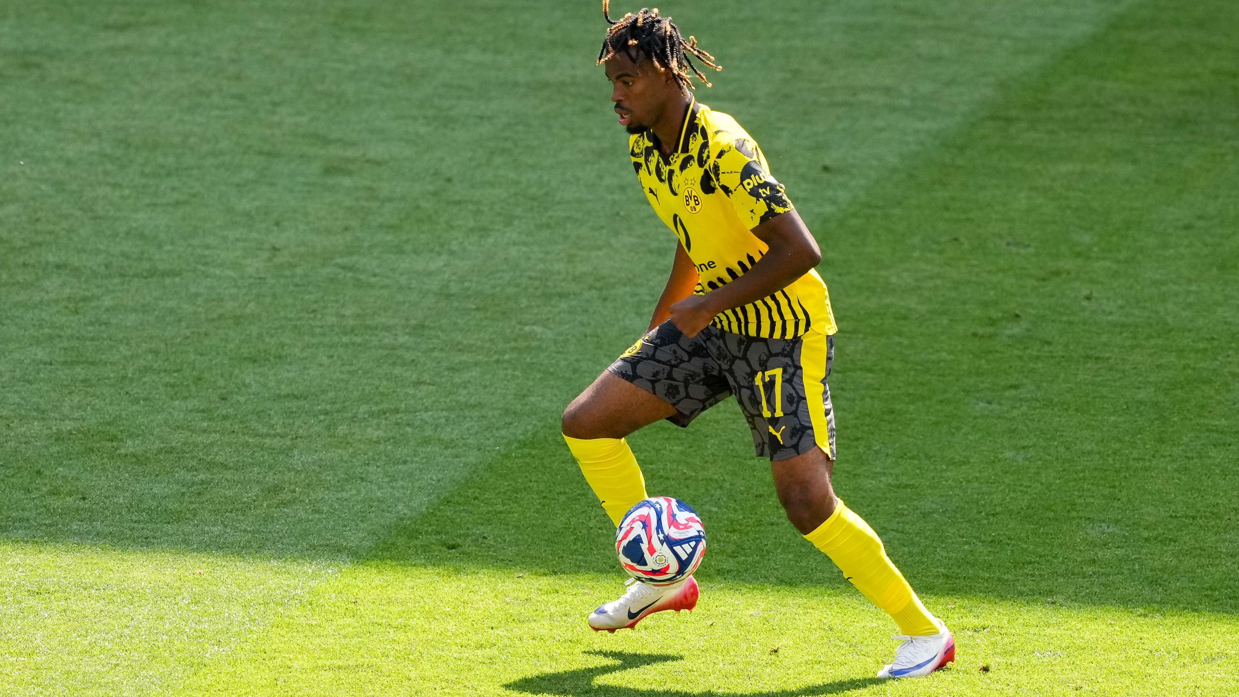 Borussia Dortmund Advances Dual Chelsea Transfers: Nearing Permanent Acquisition of Carney Chukwuemeka and Pursuing Separate Loan Deal