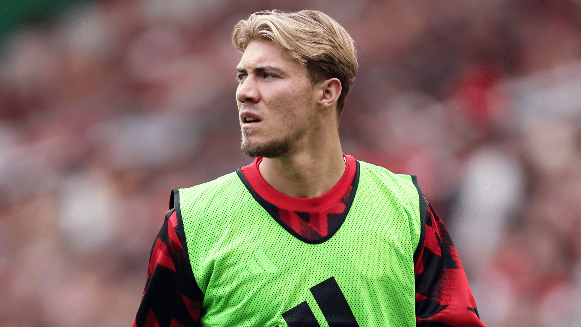 Manchester United Player Advised to Leave Ruben Amorim's Squad Amid Transfer Challenges