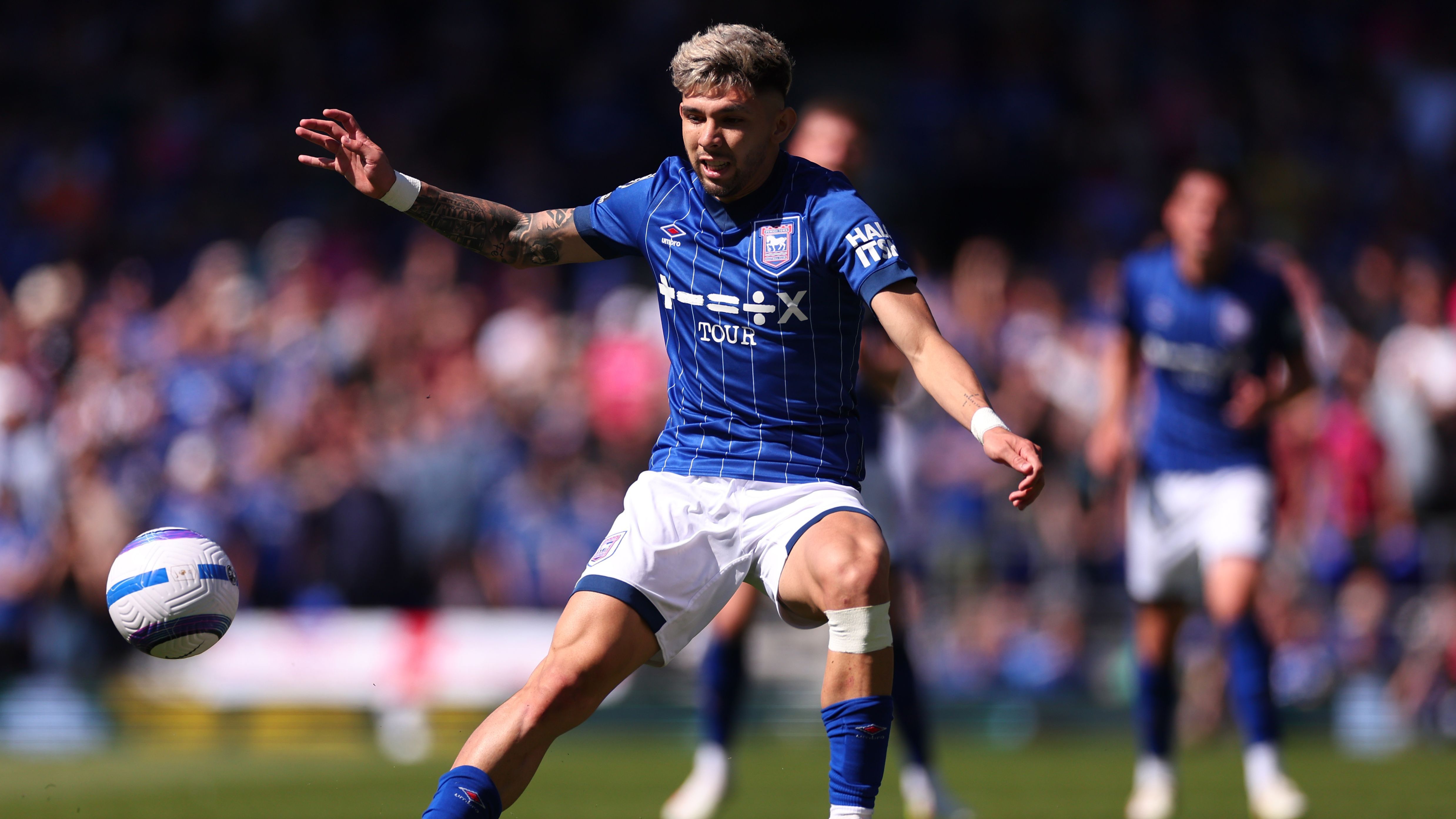 BlueCo Finalizes Transfer Agreement for Brighton's Julio Enciso: Will the Winger Join Chelsea or Strasbourg?