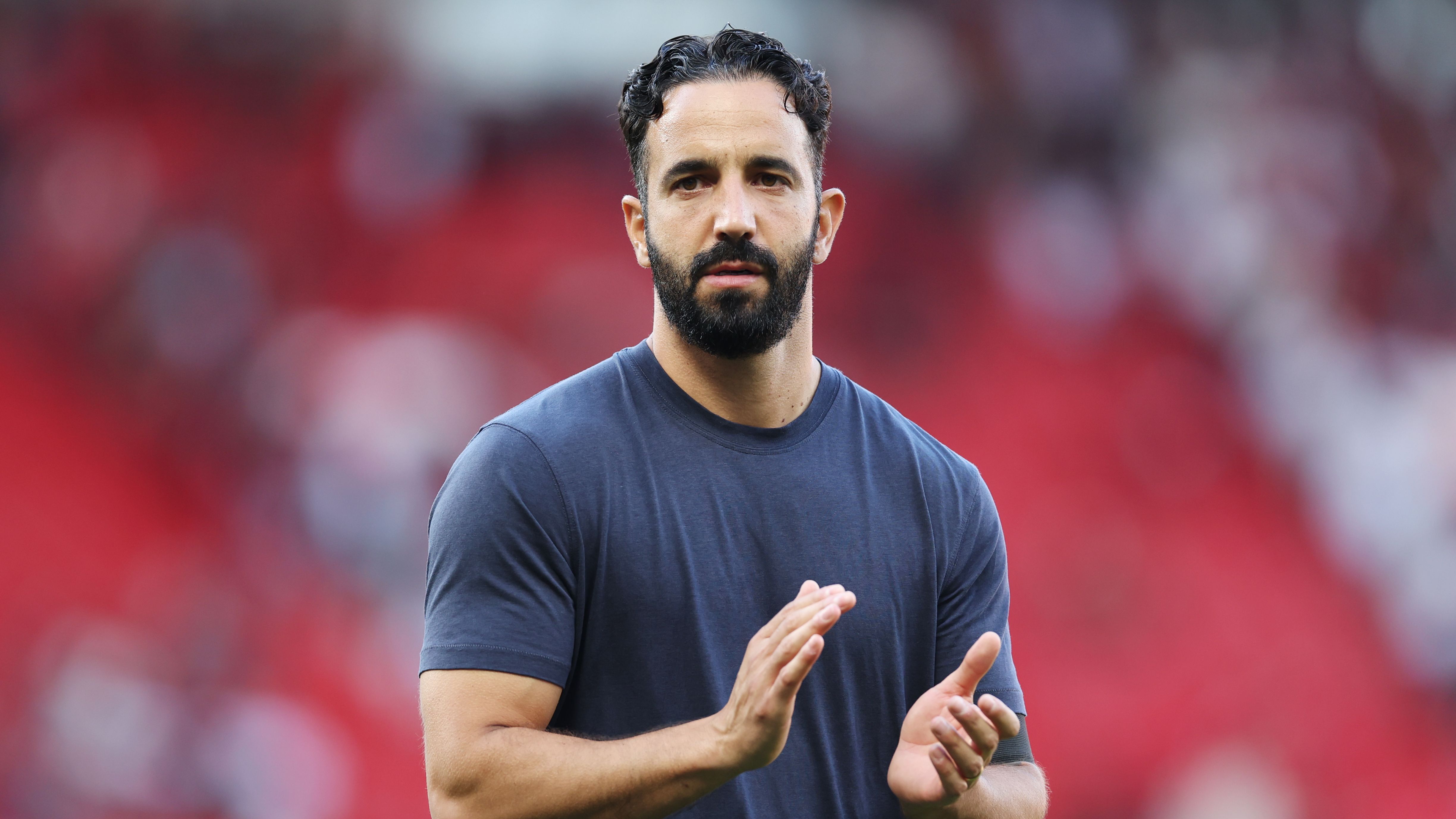 Napoli Opens Negotiations for Rasmus Højlund as Manchester United Aims to Sell Before Summer Deadline