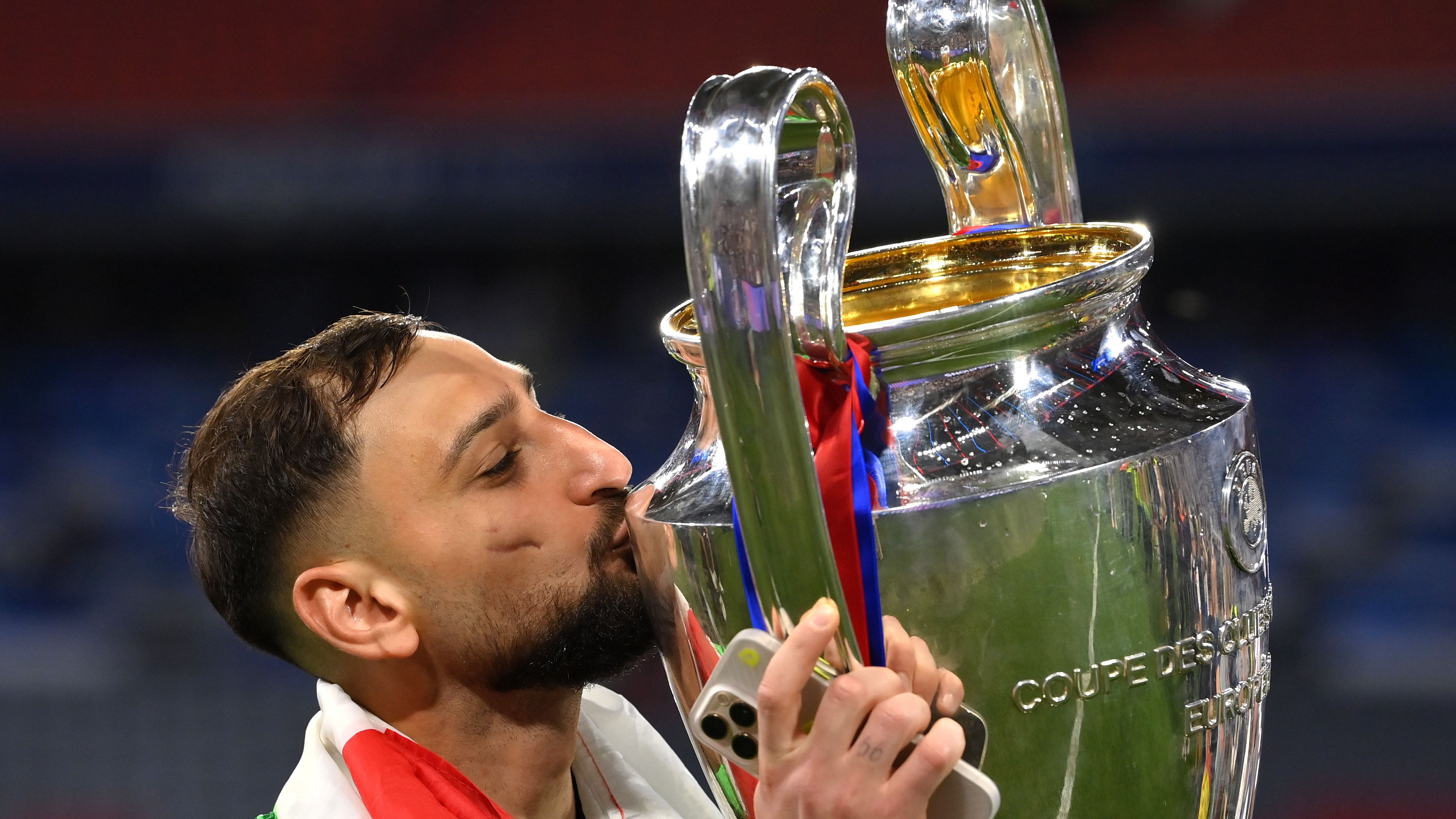 Analyzing Manchester City's Strategic Challenges in Securing Gianluigi Donnarumma's Transfer