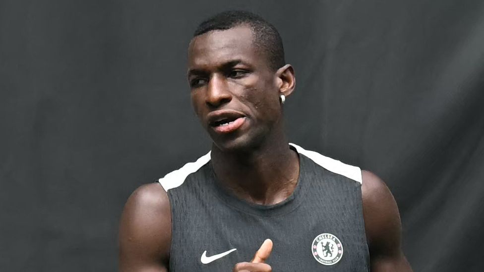 Enzo Maresca Clarifies Chelsea's Position on Nicolas Jackson's Future: Striker Free to Leave but Not Excluded from Training