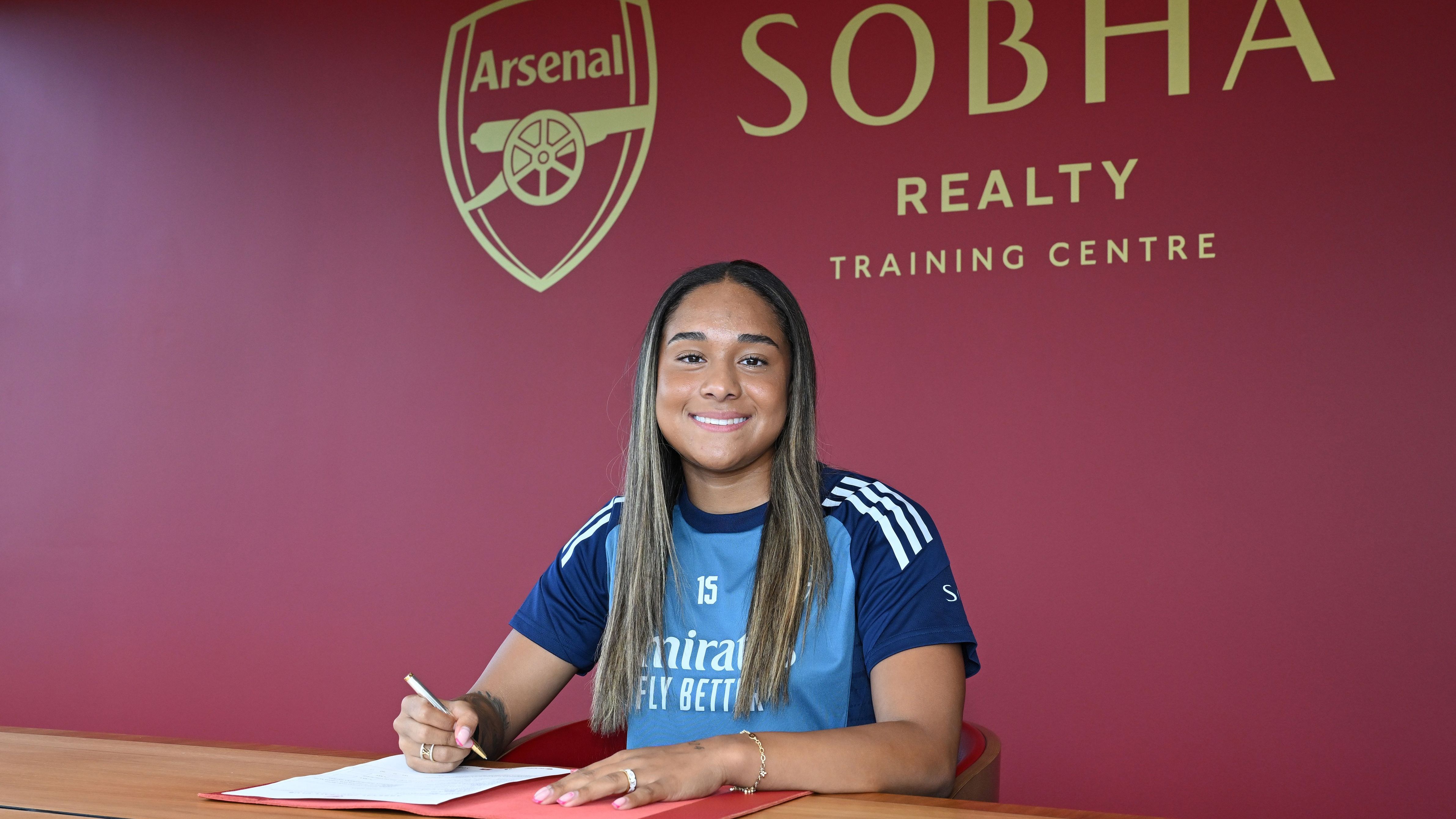 Acquiring Fridolina Rolfo: Manchester United's Strategic Move to Compete – BALLBB Evaluates the Top Women's Transfers in the 2025 Summer Window