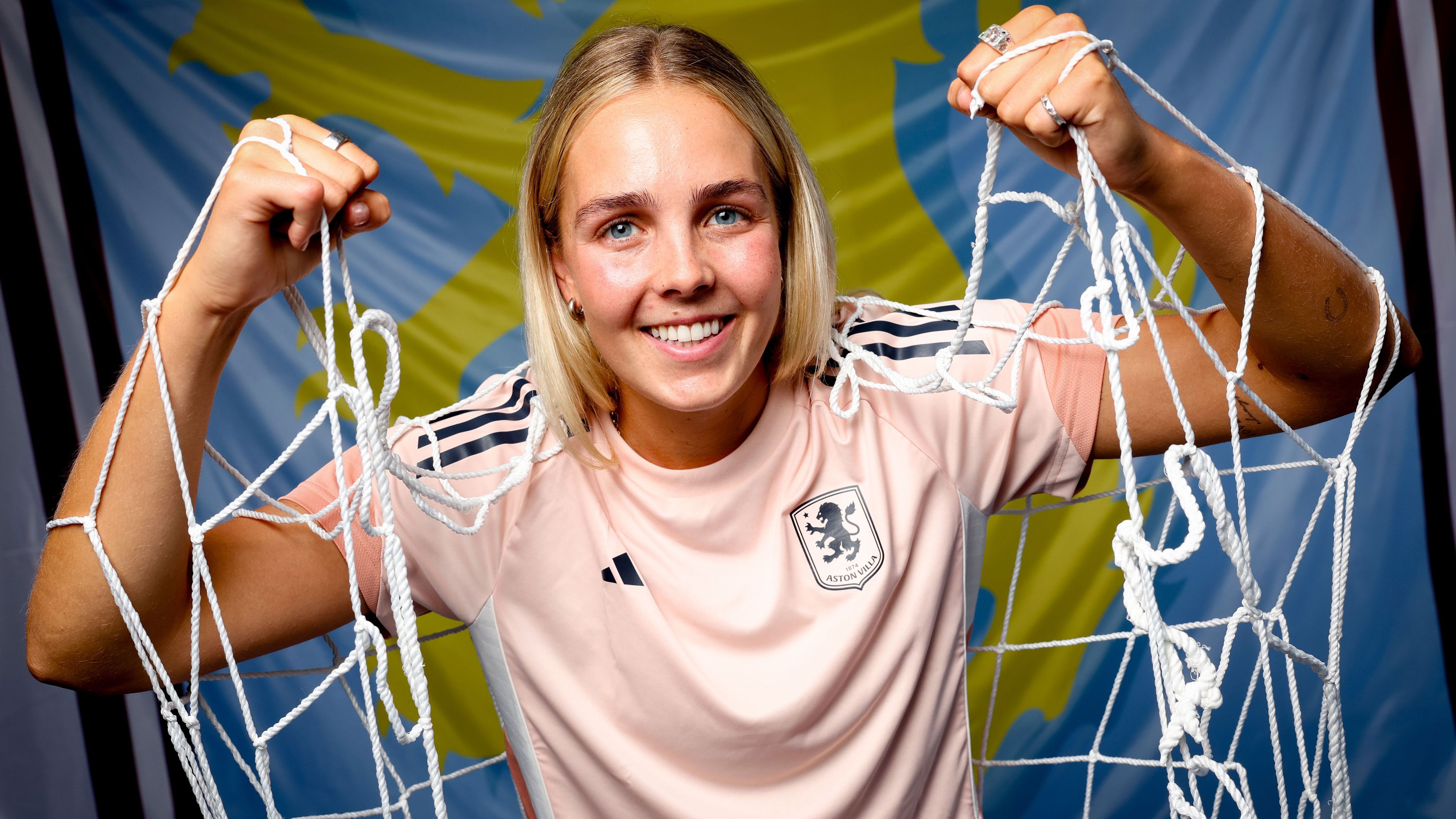 Acquiring Fridolina Rolfo: Manchester United's Strategic Move to Compete – BALLBB Evaluates the Top Women's Transfers in the 2025 Summer Window