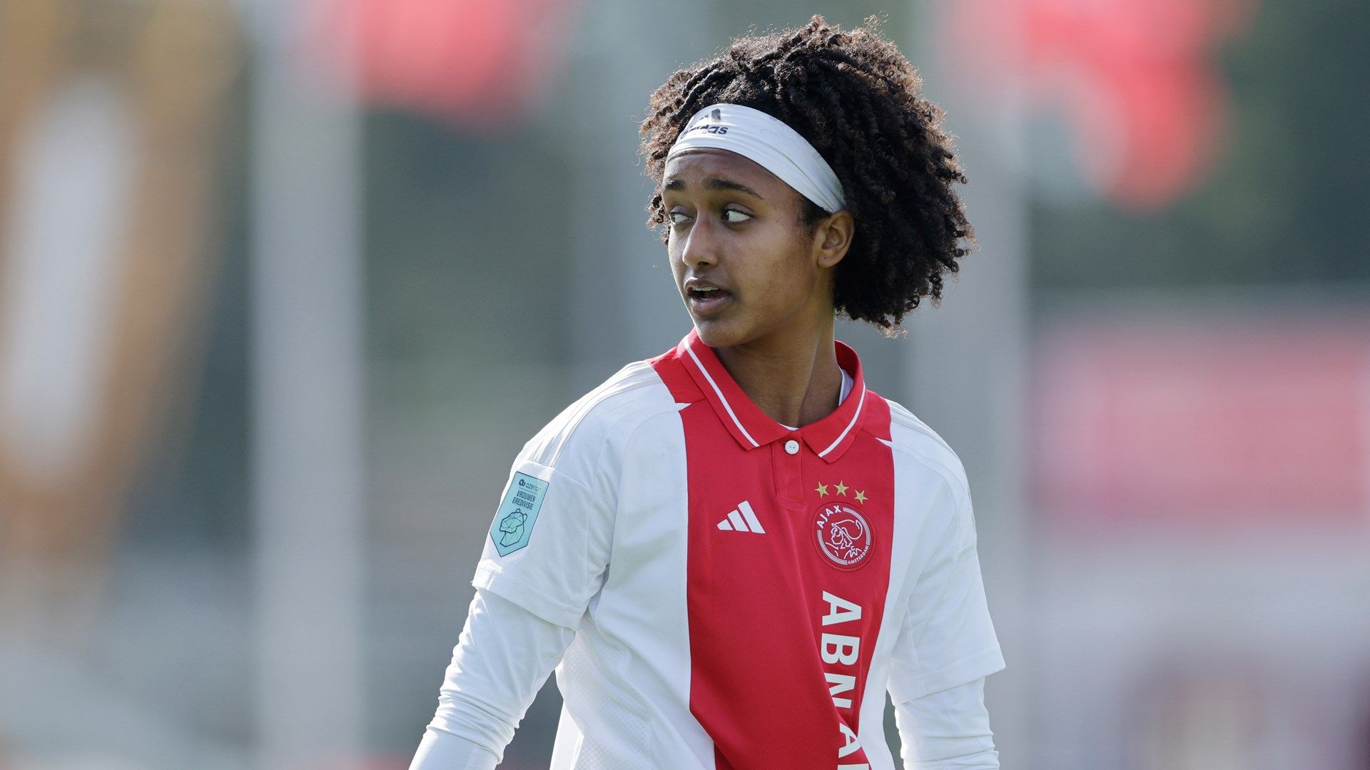Acquiring Fridolina Rolfo: Manchester United's Strategic Move to Compete – BALLBB Evaluates the Top Women's Transfers in the 2025 Summer Window