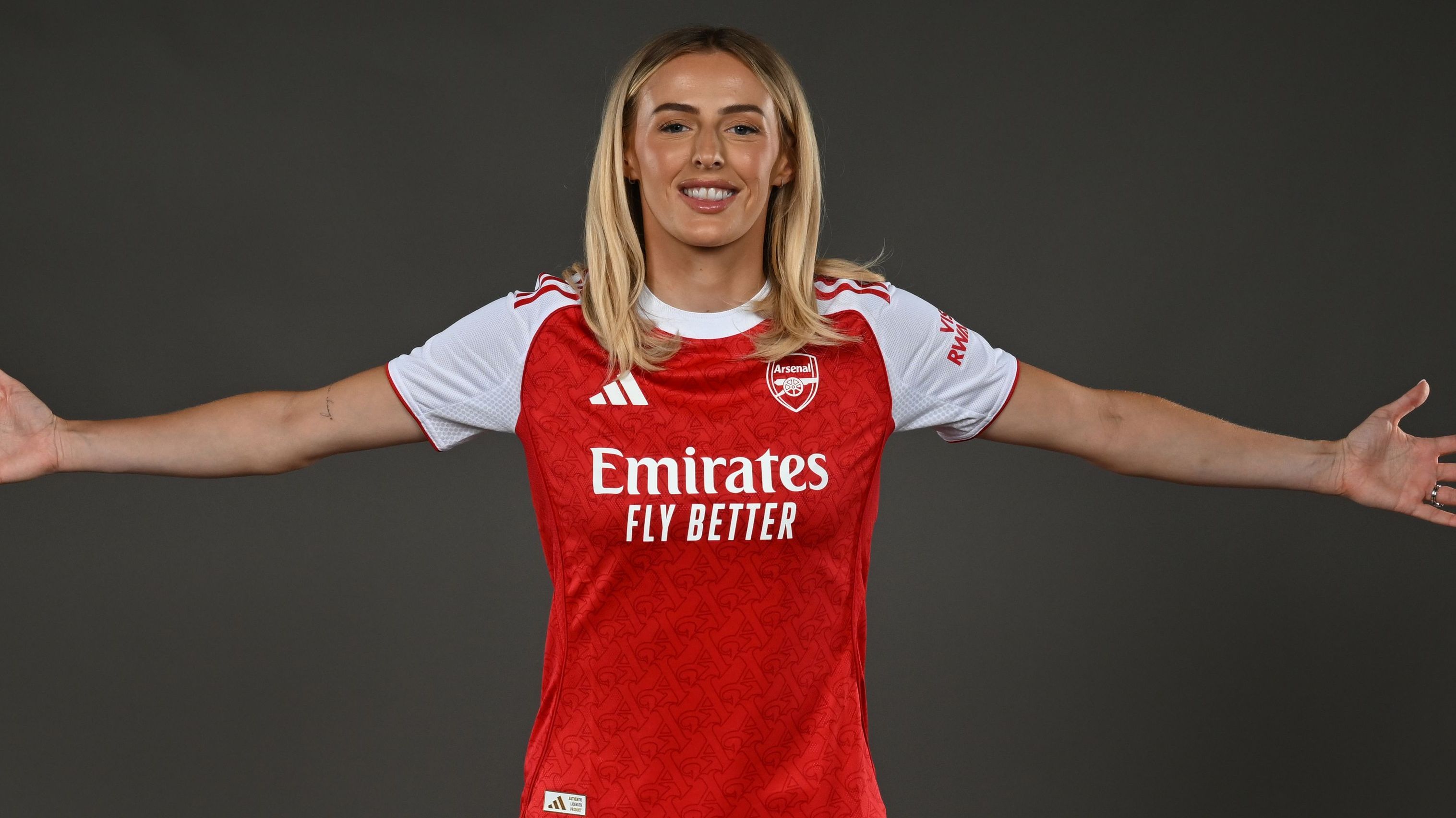 Acquiring Fridolina Rolfo: Manchester United's Strategic Move to Compete – BALLBB Evaluates the Top Women's Transfers in the 2025 Summer Window