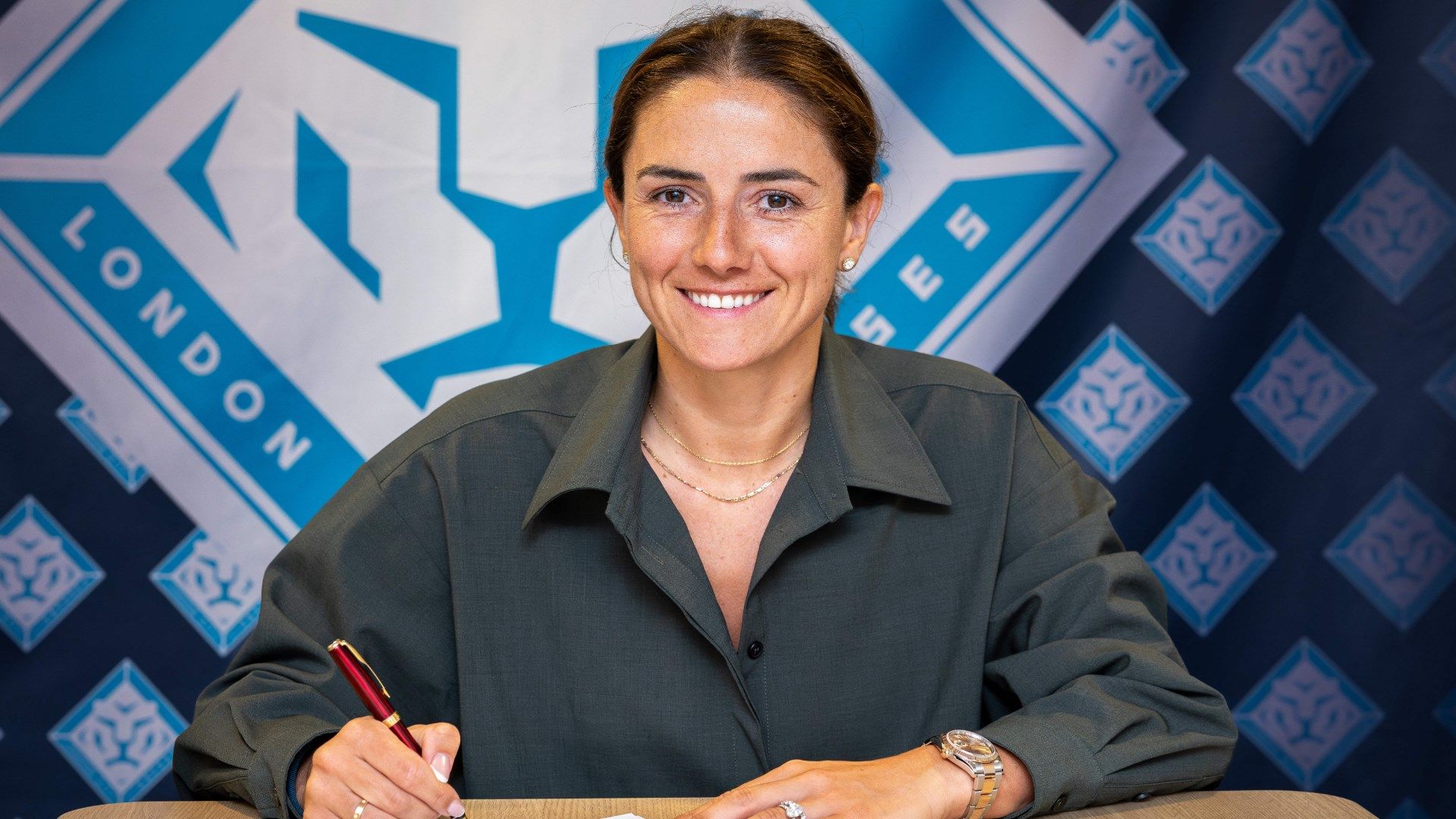 Acquiring Fridolina Rolfo: Manchester United's Strategic Move to Compete – BALLBB Evaluates the Top Women's Transfers in the 2025 Summer Window