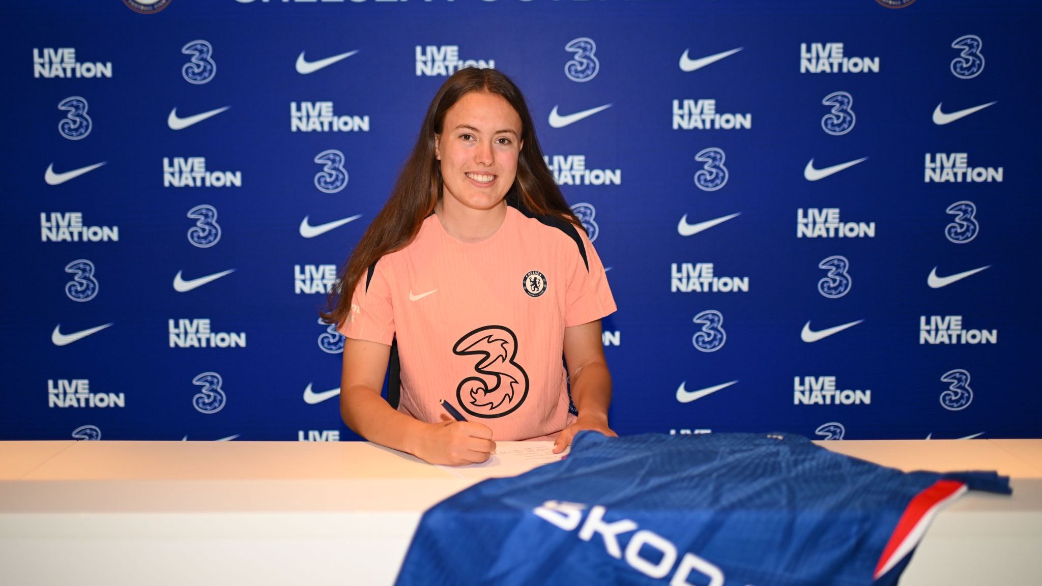 Acquiring Fridolina Rolfo: Manchester United's Strategic Move to Compete – BALLBB Evaluates the Top Women's Transfers in the 2025 Summer Window