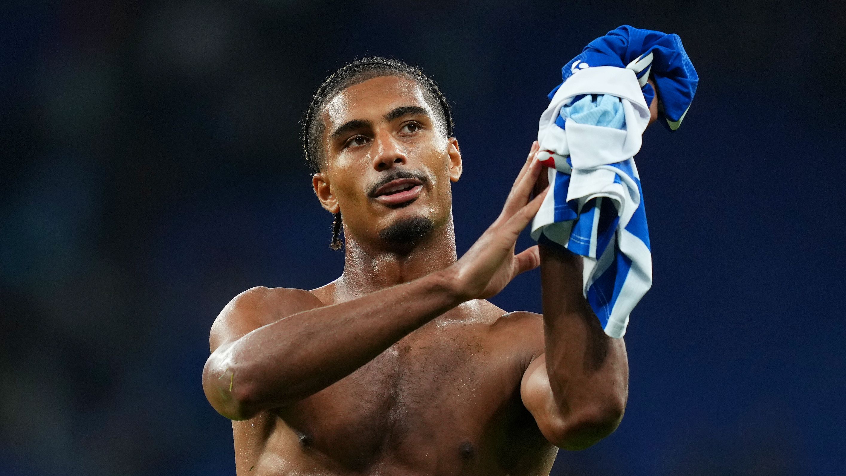 Sevilla Defender Opts for Inter Milan, Rejecting Offers from Bayer Leverkusen, Bournemouth, and Erik ten Hag's Interest
