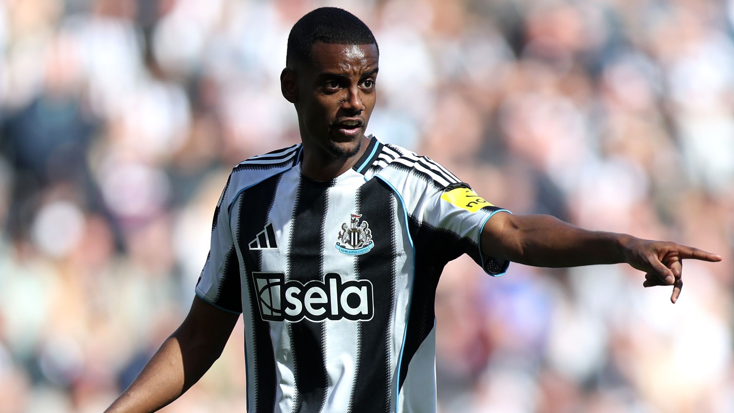 Alexander Isak Pulls Out of Newcastle United's Premier League Season Opener Against Aston Villa Amid Liverpool Transfer Speculation