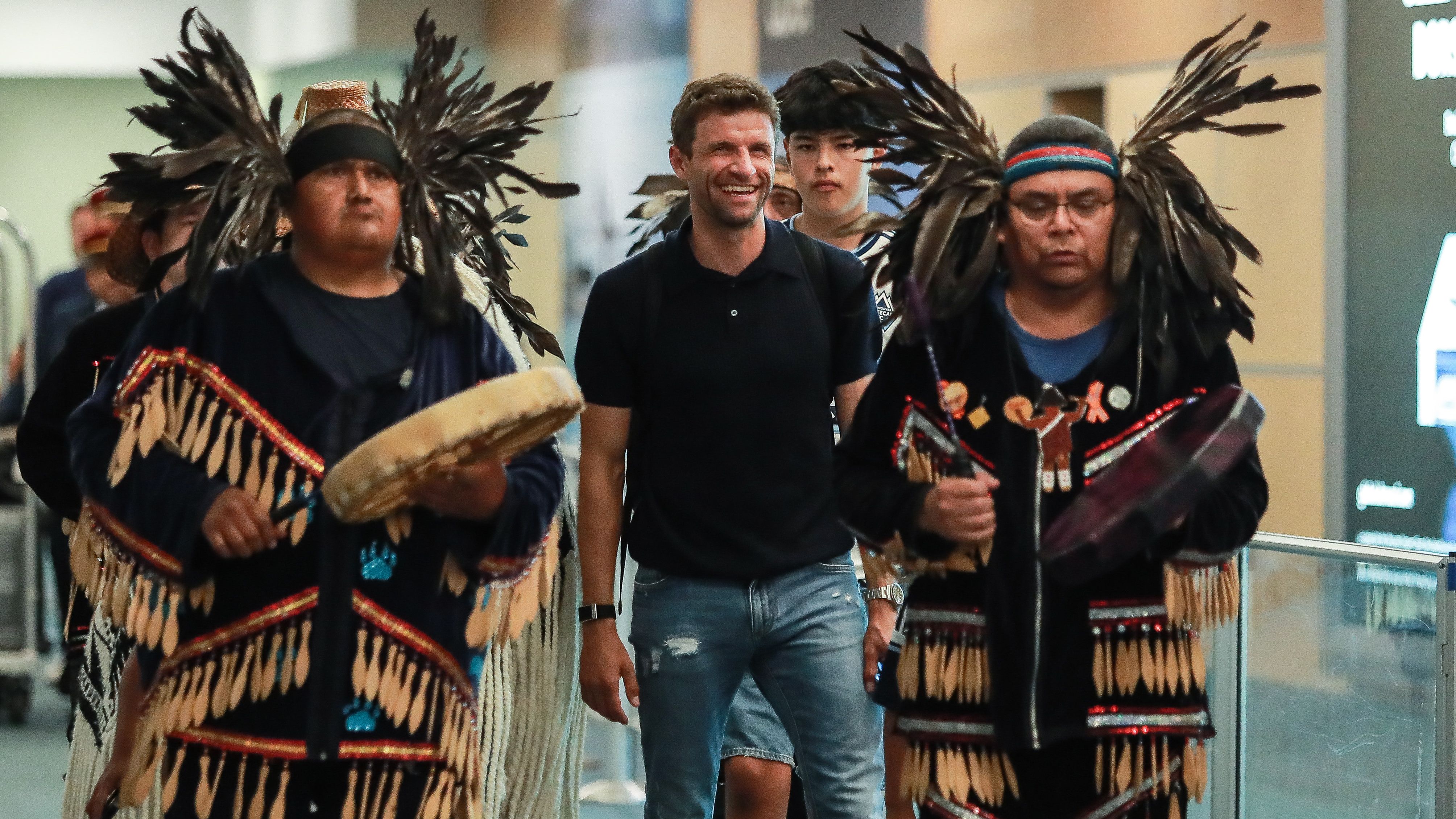 Thomas Müller Receives a Warm Hero's Welcome as Vancouver Whitecaps Honor Bayern Munich Icon Upon His Arrival in Canada