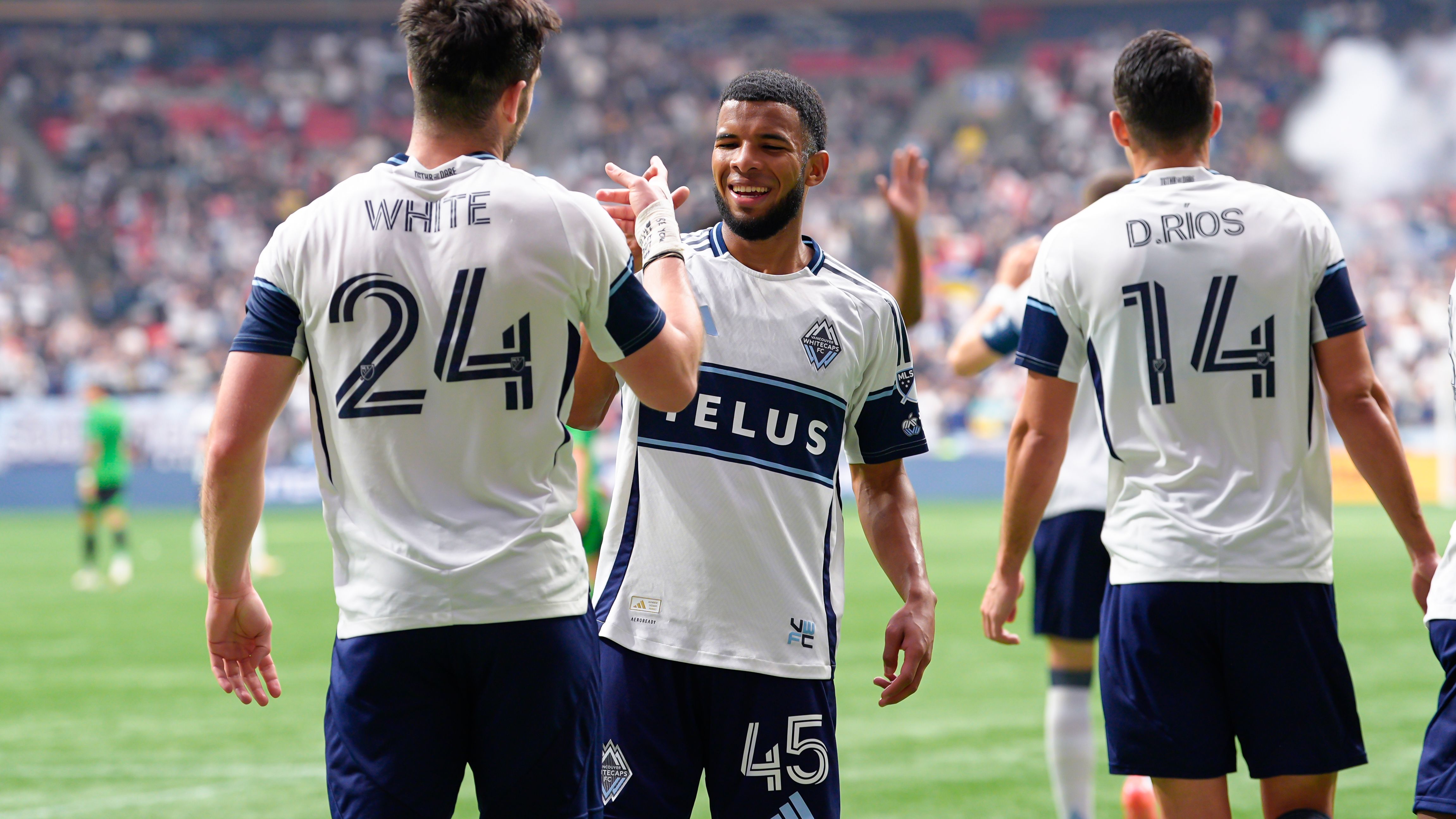 Thomas Müller Receives a Warm Hero's Welcome as Vancouver Whitecaps Honor Bayern Munich Icon Upon His Arrival in Canada