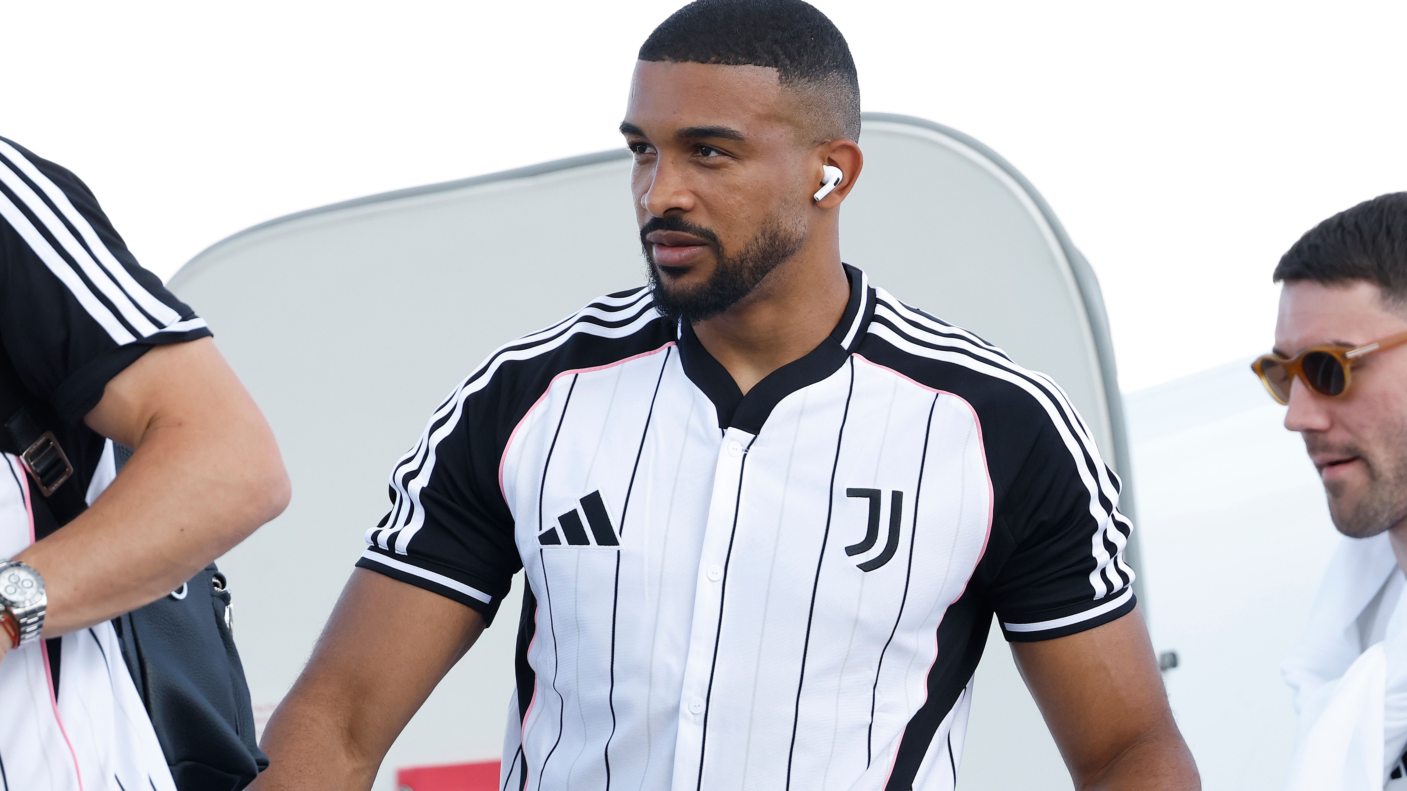Juventus Seeks to Offload Douglas Luiz Before Completing Matt O'Riley Transfer from Brighton