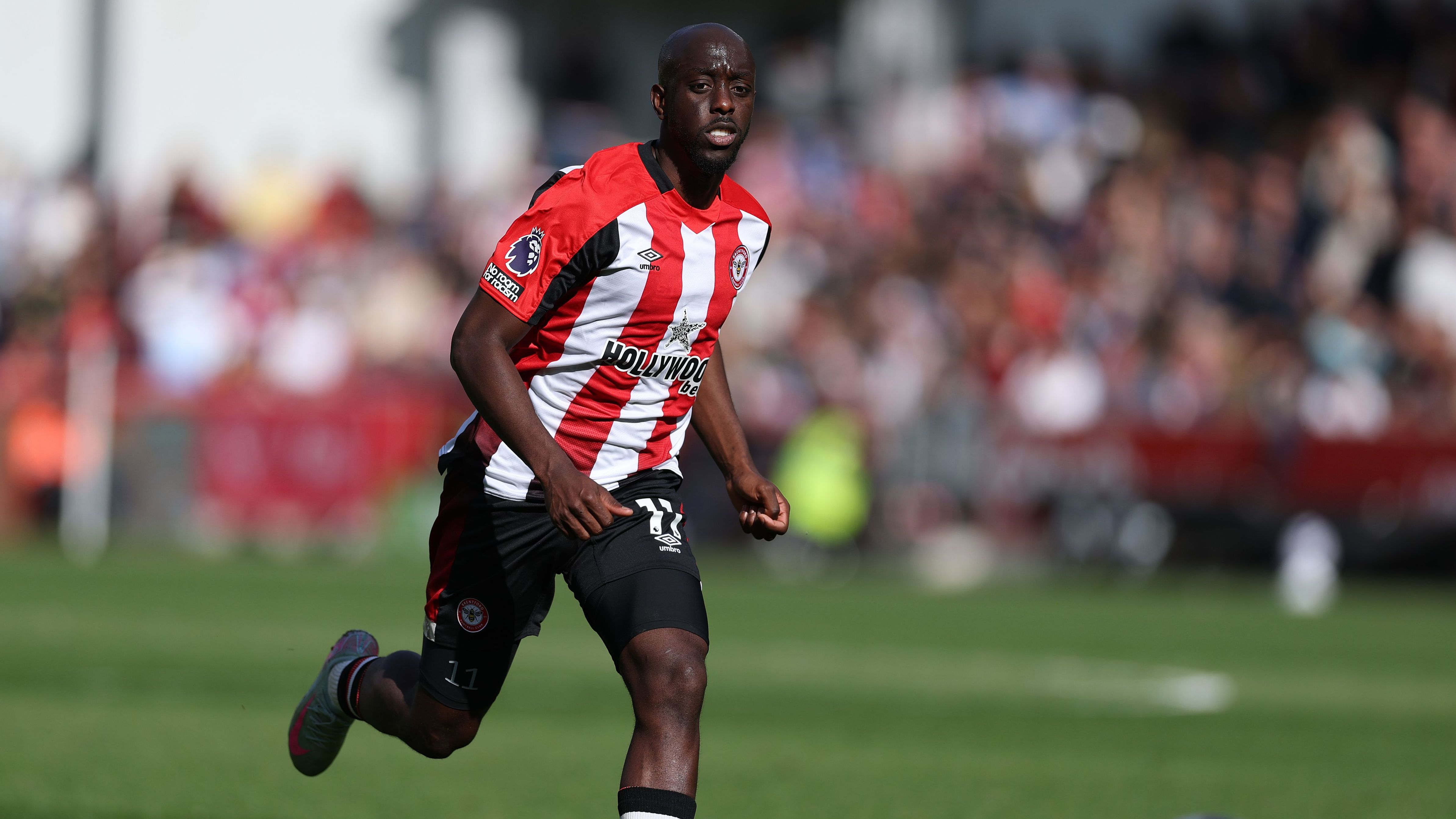 Keith Andrews Discloses Brentford's Strategy for Yoane Wissa Linked to Newcastle as Transfer Deadline Approaches