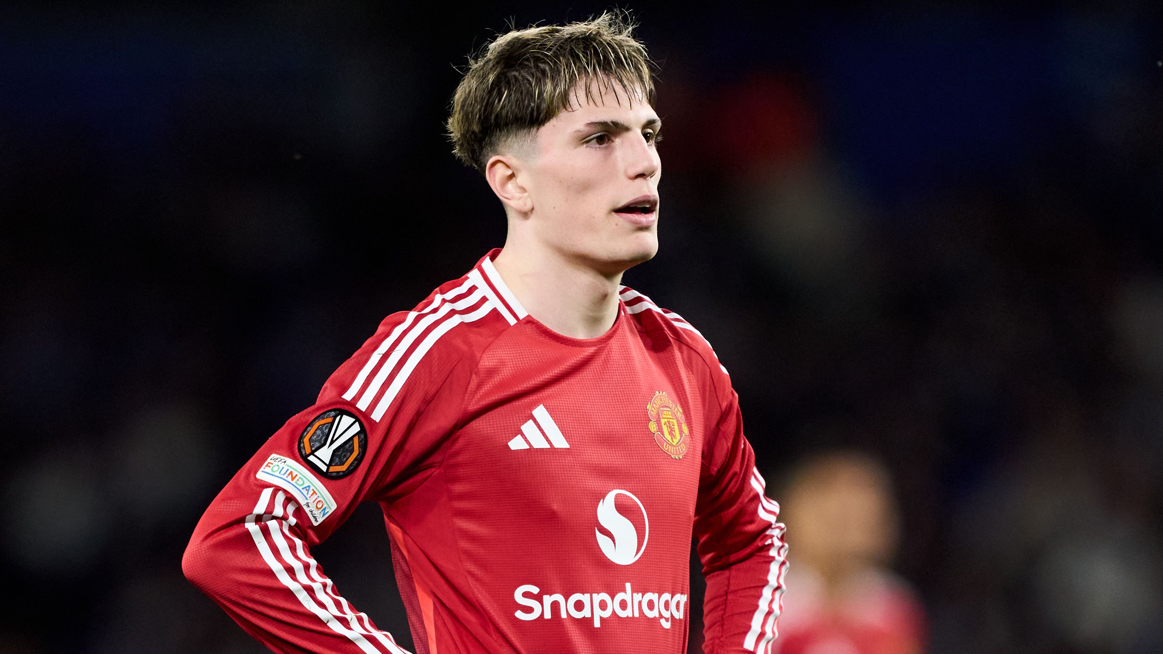 Manchester United Warned of Potential Unwanted Offers for Out-of-Favor Alejandro Garnacho as Tottenham Competes with Chelsea in Transfer Race