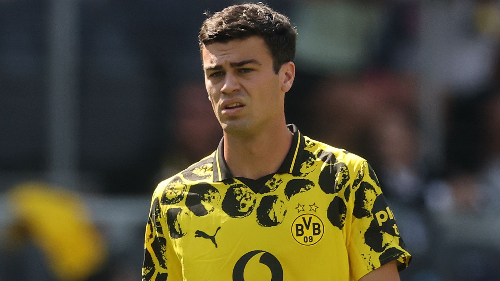 Gio Reyna Seeks Fresh Start at Borussia Mönchengladbach Amid Sporting Director's Unexpected Doubts on Dortmund Transfer