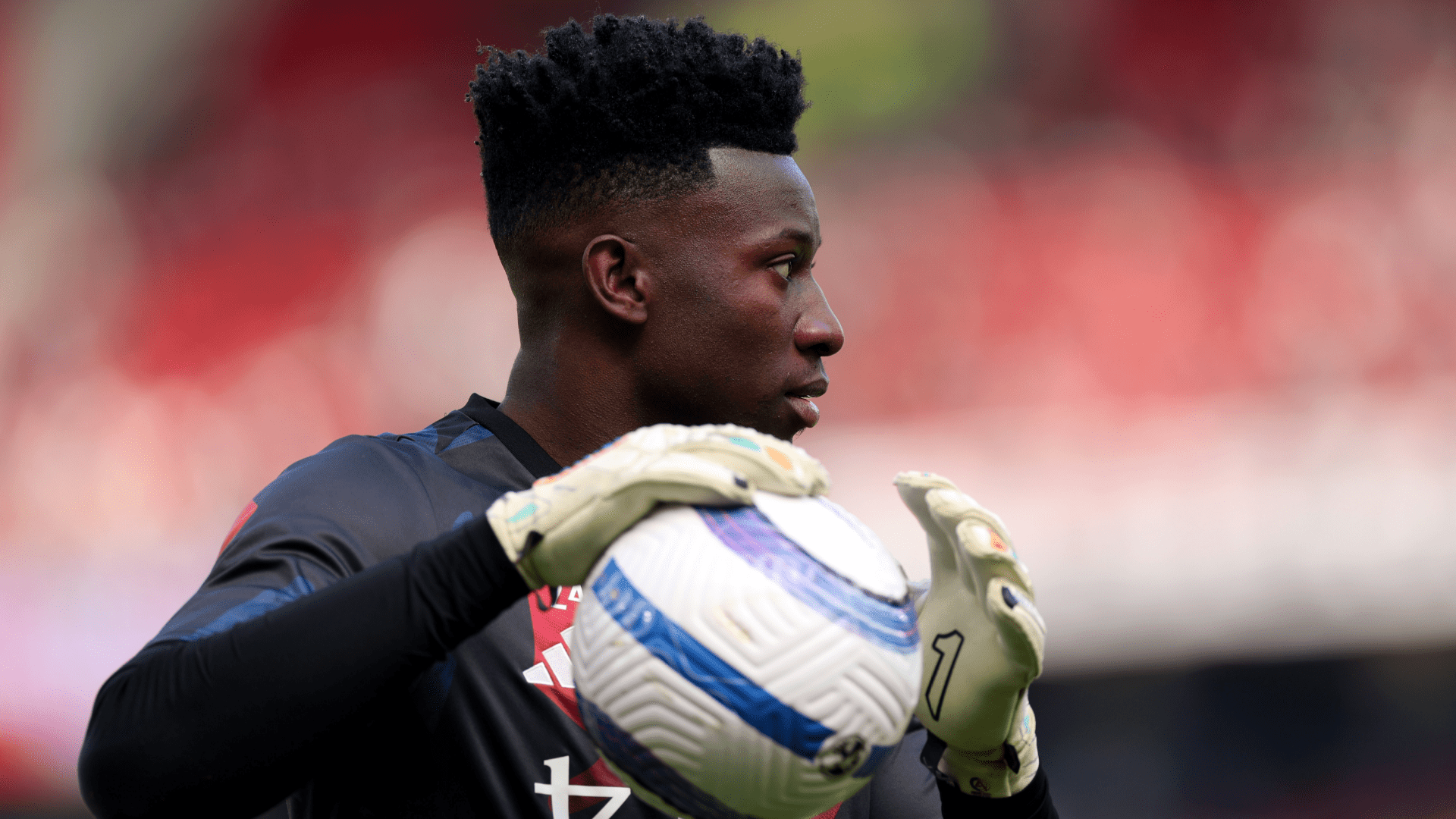 Andre Onana Expected to Remain at Manchester United Despite No Transfer Bids and Search for New First-Choice Goalkeeper