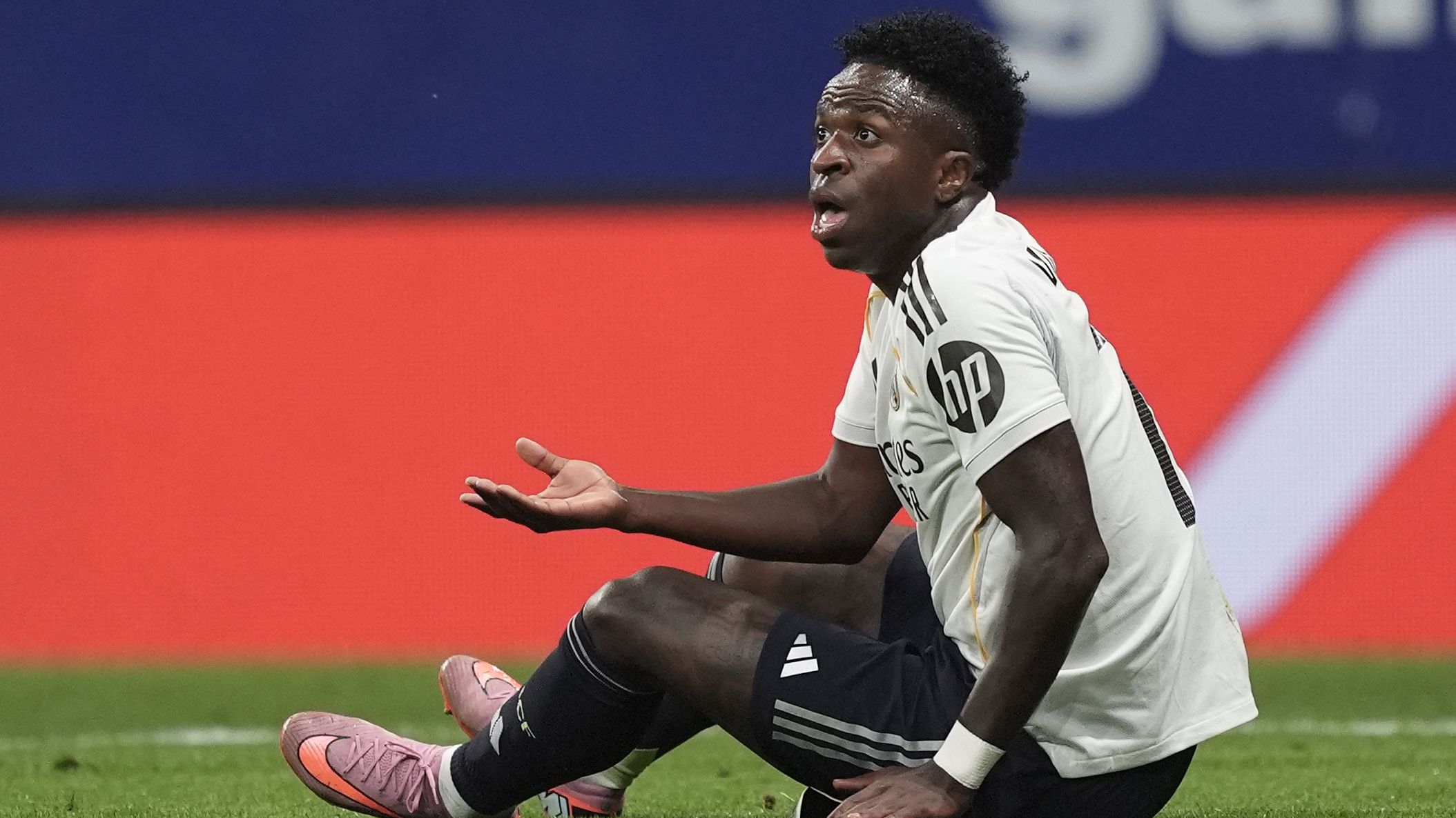 Xabi Alonso on Vinicius Jr's Benching: “You Must Demand Respect” Amid Real Madrid Contract Dispute