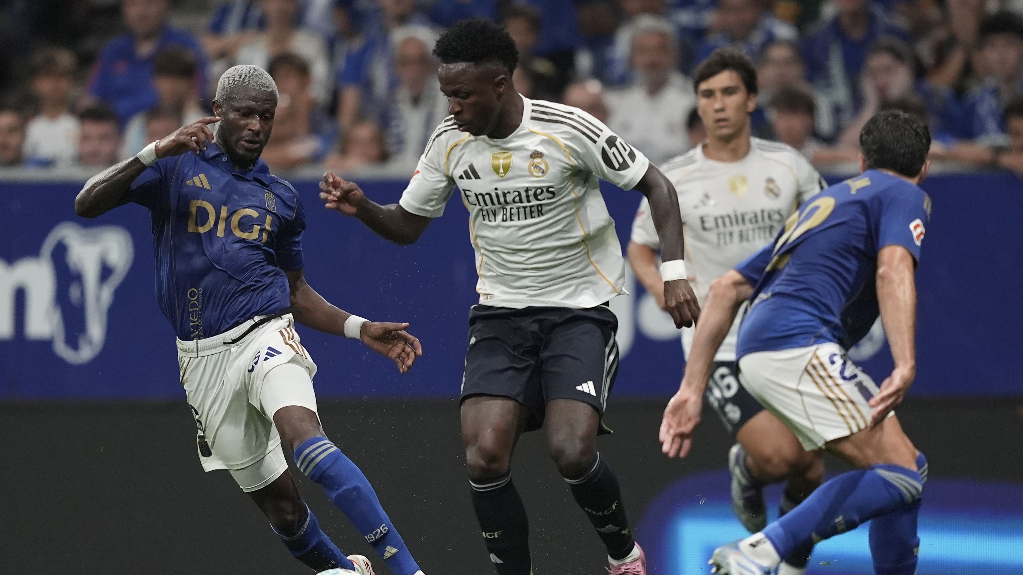 Xabi Alonso on Vinicius Jr's Benching: “You Must Demand Respect” Amid Real Madrid Contract Dispute