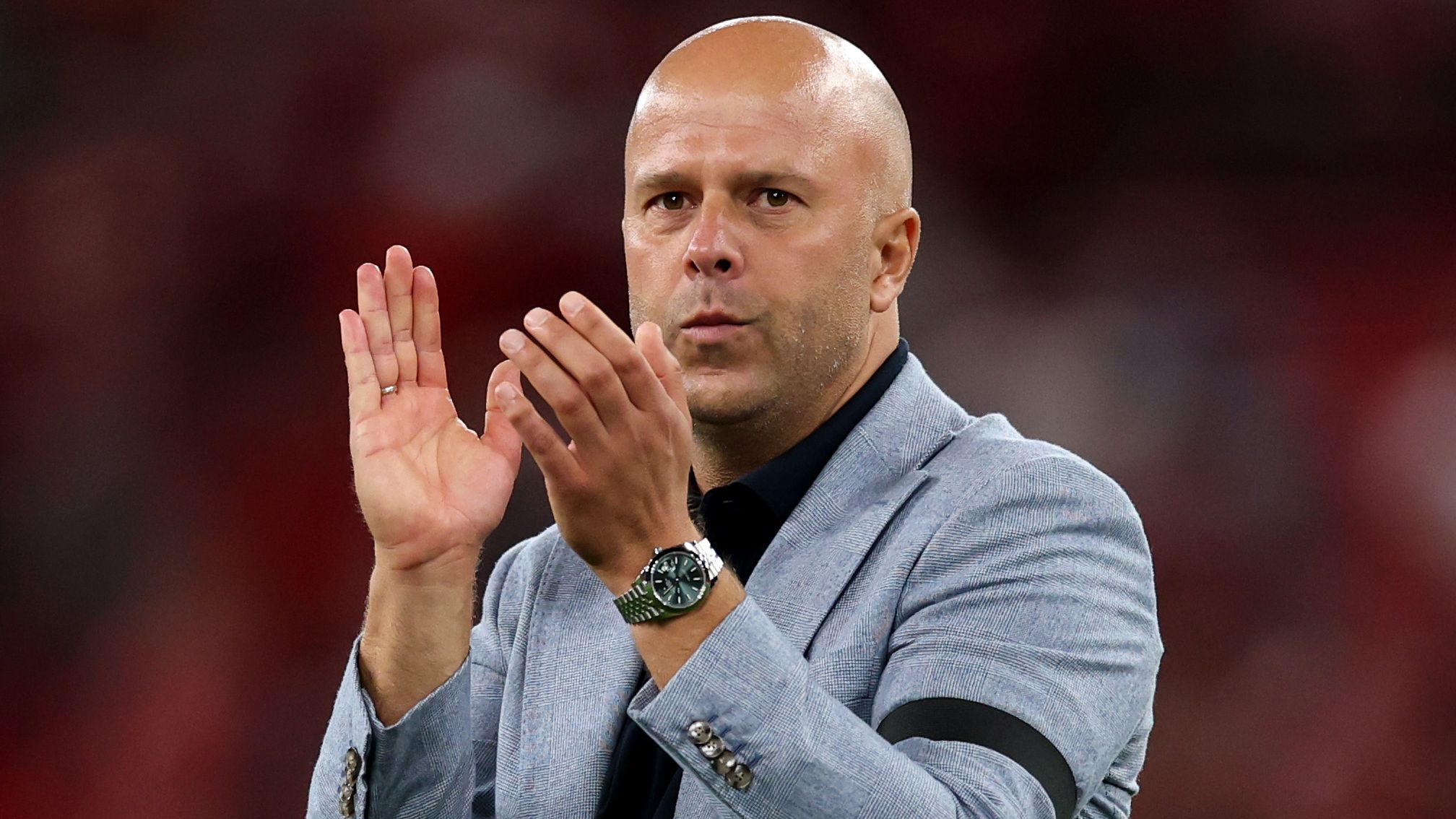 Arne Slot Discloses Messages to Eddie Howe Amid Alexander Isak Transfer Discussions, as Liverpool Manager Prepares for Intense Match at St James' Park