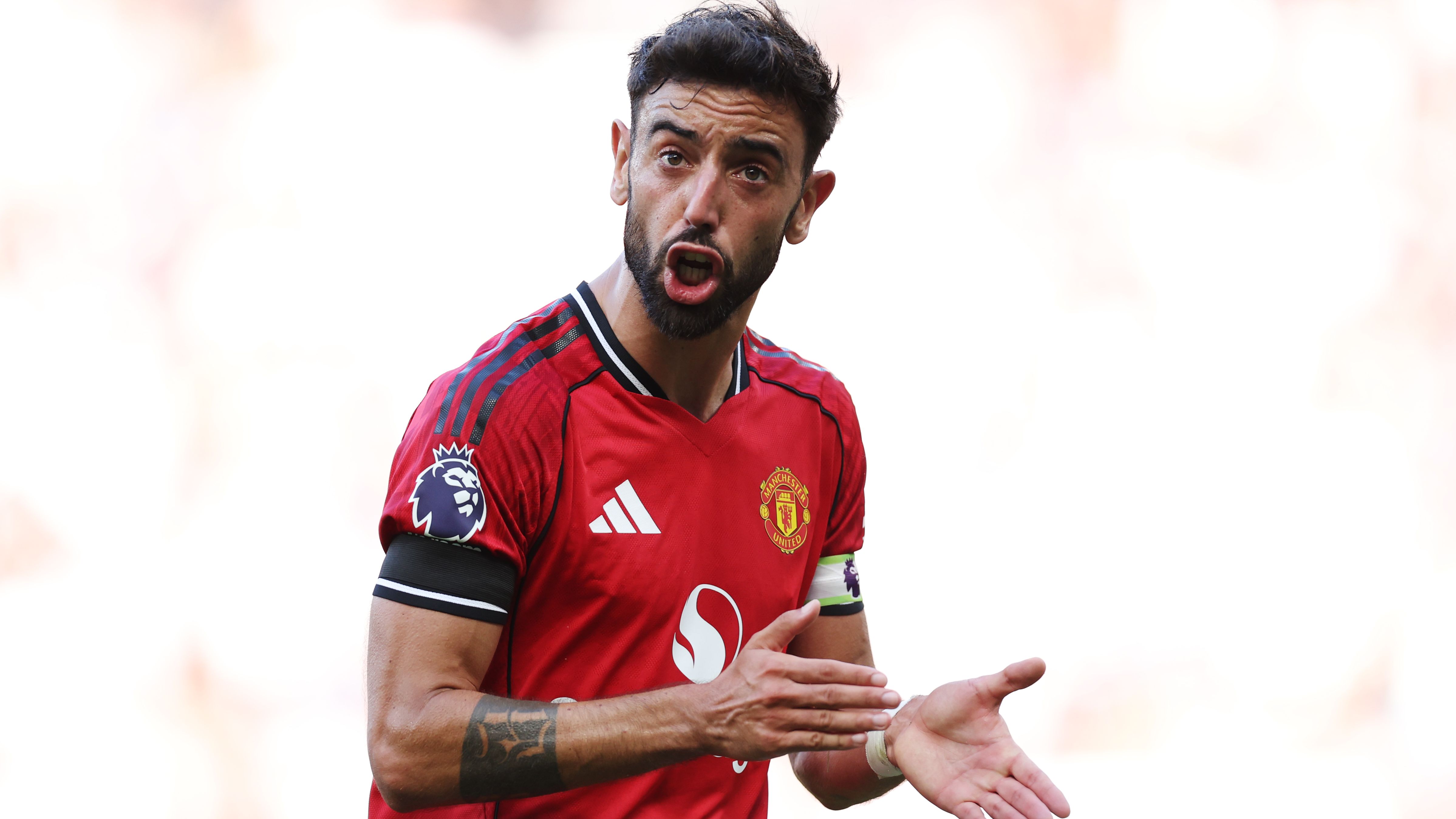 Manchester United Perplexed by Renewed Saudi Interest in Bruno Fernandes Amid Reports of a £33 Million Annual Contract Offer