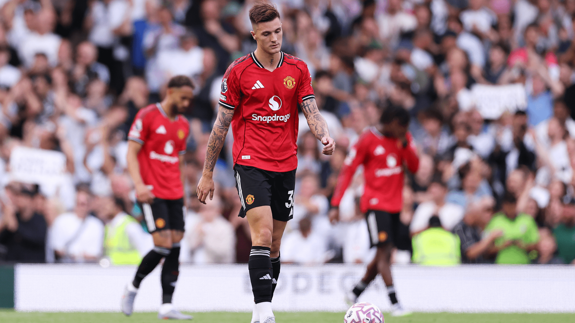 Gary Neville's Harsh Verdict on Benjamin Sesko: Ruben Amorim Navigates Manchester United Selection Dilemma