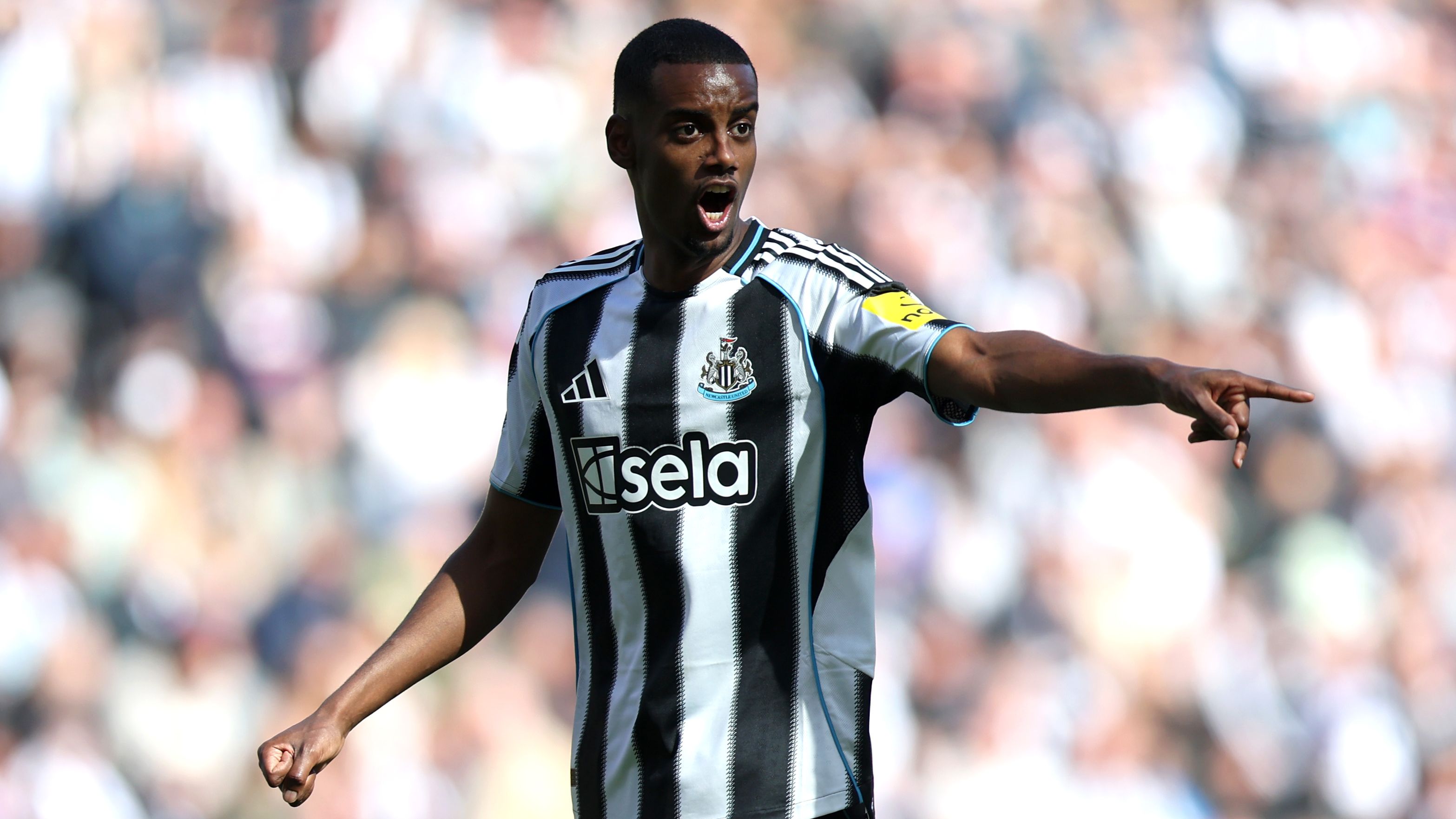 Newcastle United Co-Owner and PIF Representatives Hold Strategic Discussions at Alexander Isak's Residence Regarding the Striker's Future Amid Liverpool Interest