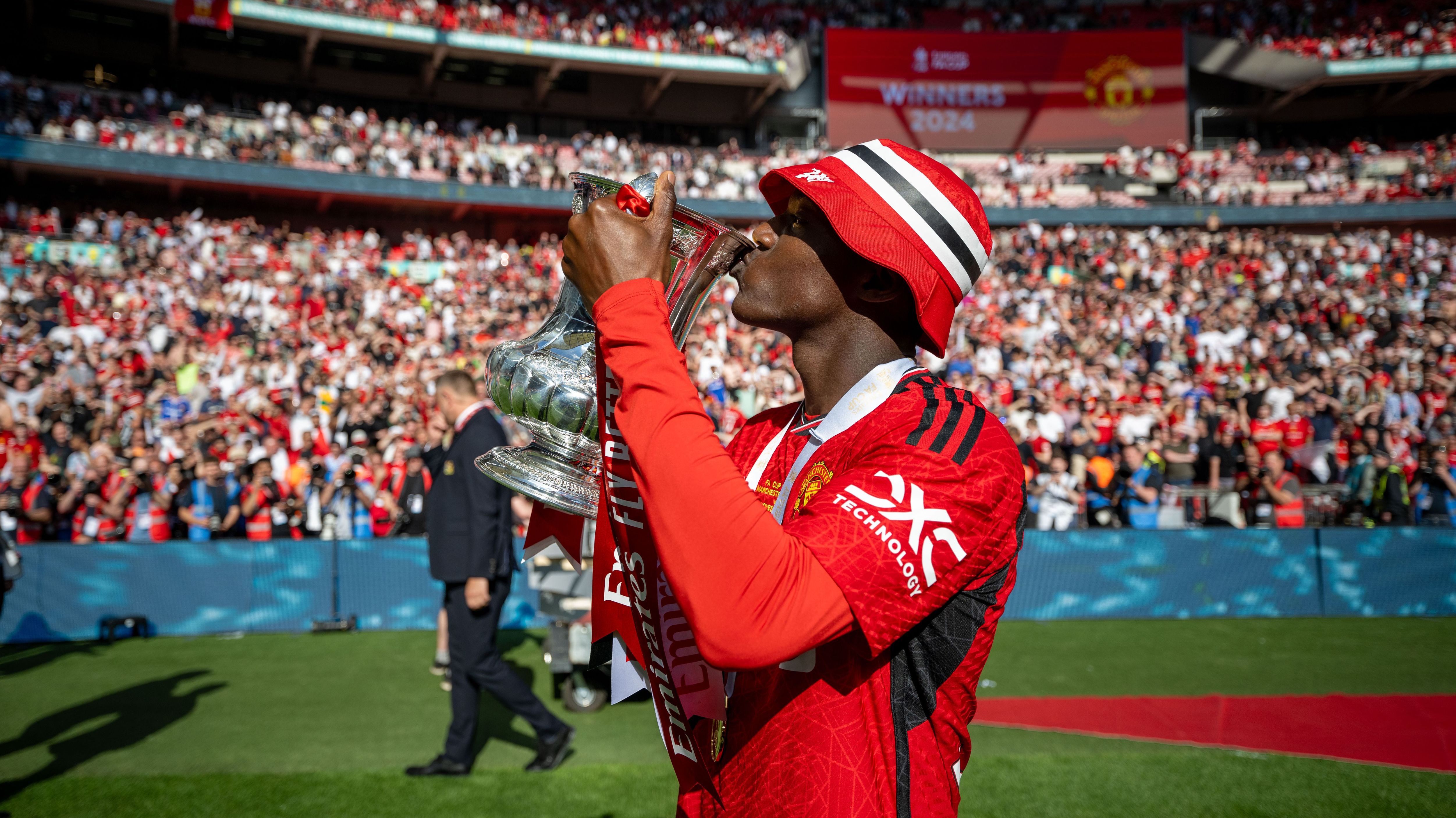 Kobbie Mainoo Considers Departure from Manchester United Amid Ruben Amorim's Squad Decisions