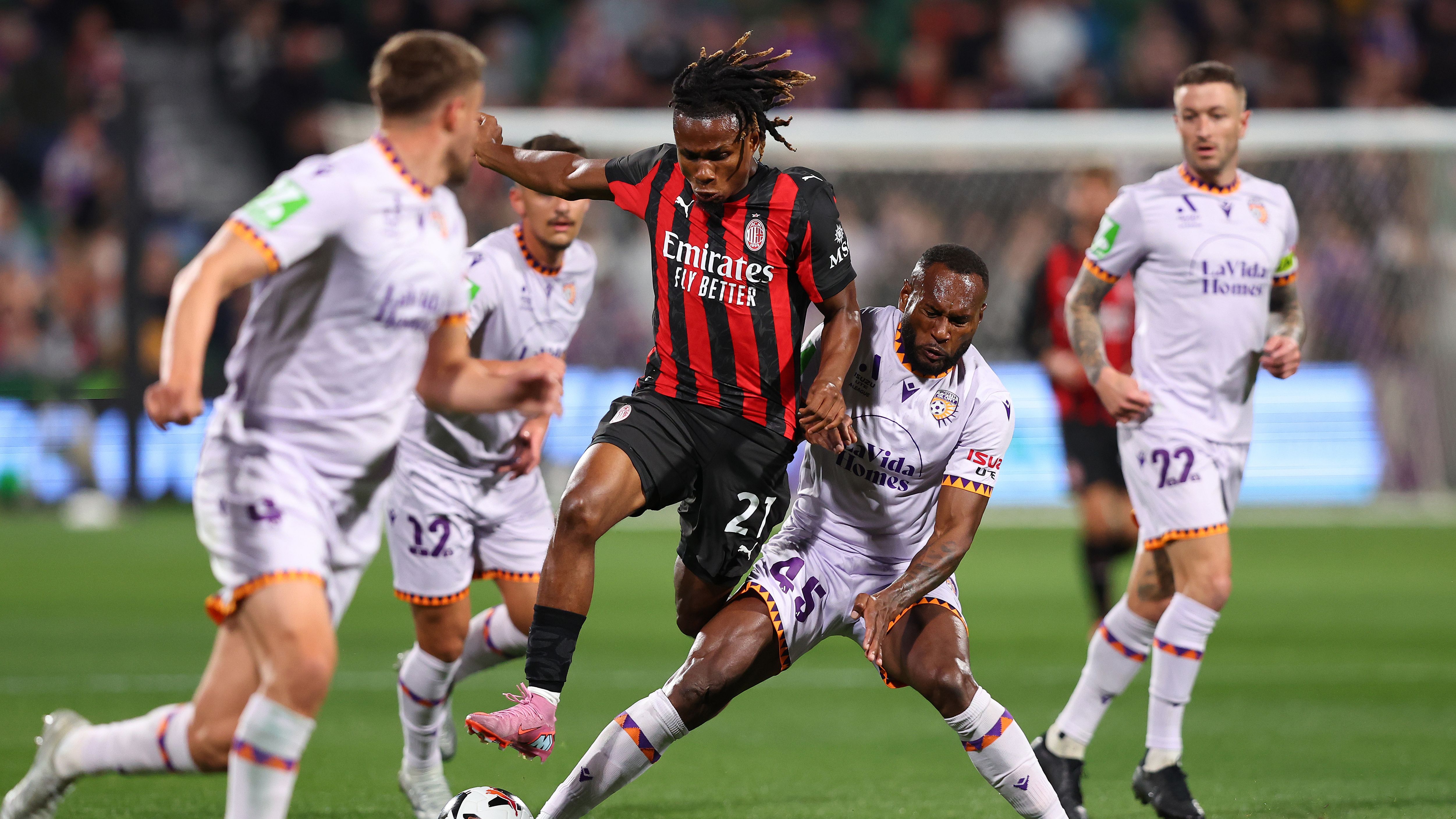 Fulham and AC Milan Advance Negotiations for €25 Million Samuel Chukwueze Transfer