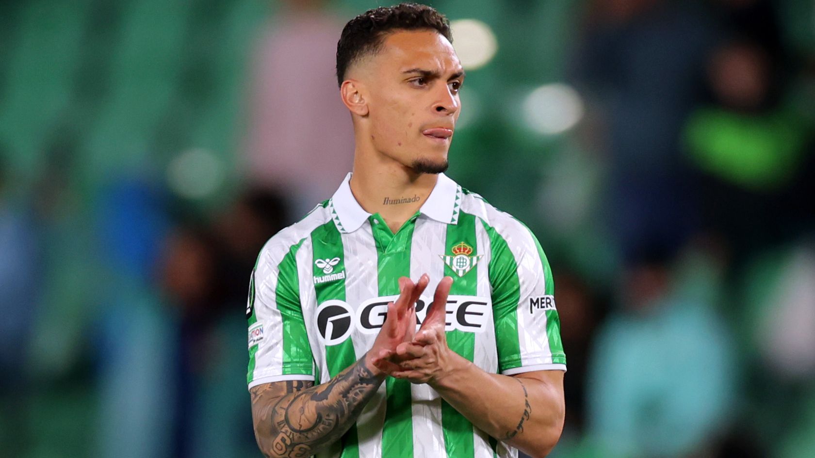 Manchester United's Antony Relocates from Luxury Home to Airport Hotel to Facilitate Transfer to Real Betis After Being Sidelined
