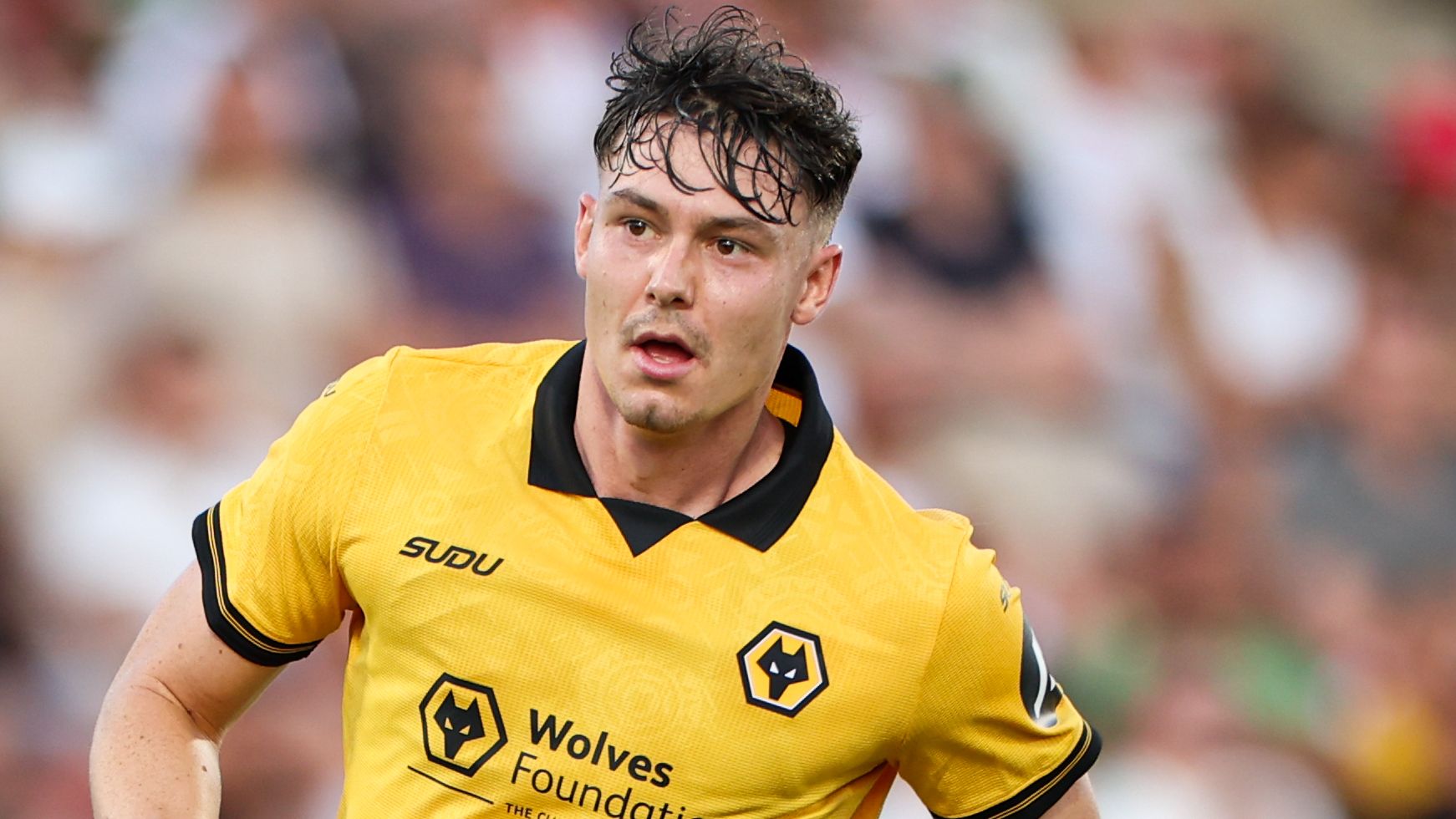 Wolves Manager Vitor Pereira Admits Every Player Has a Price, Even Messi or Ronaldo, Amid Jorgen Strand Larsen's Potential Transfer to Newcastle
