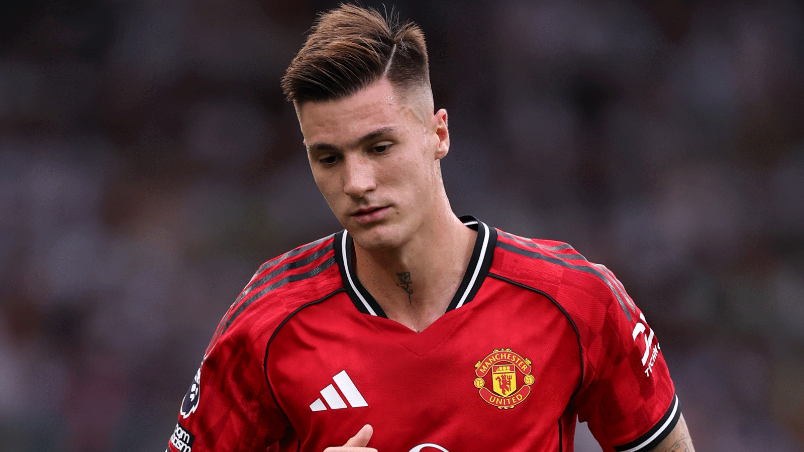 Harry Maguire Endorses Benjamin Sesko: £74m Striker Poised to Challenge Defenders with Full Manchester United Squad Backing After Slow Start at Old Trafford