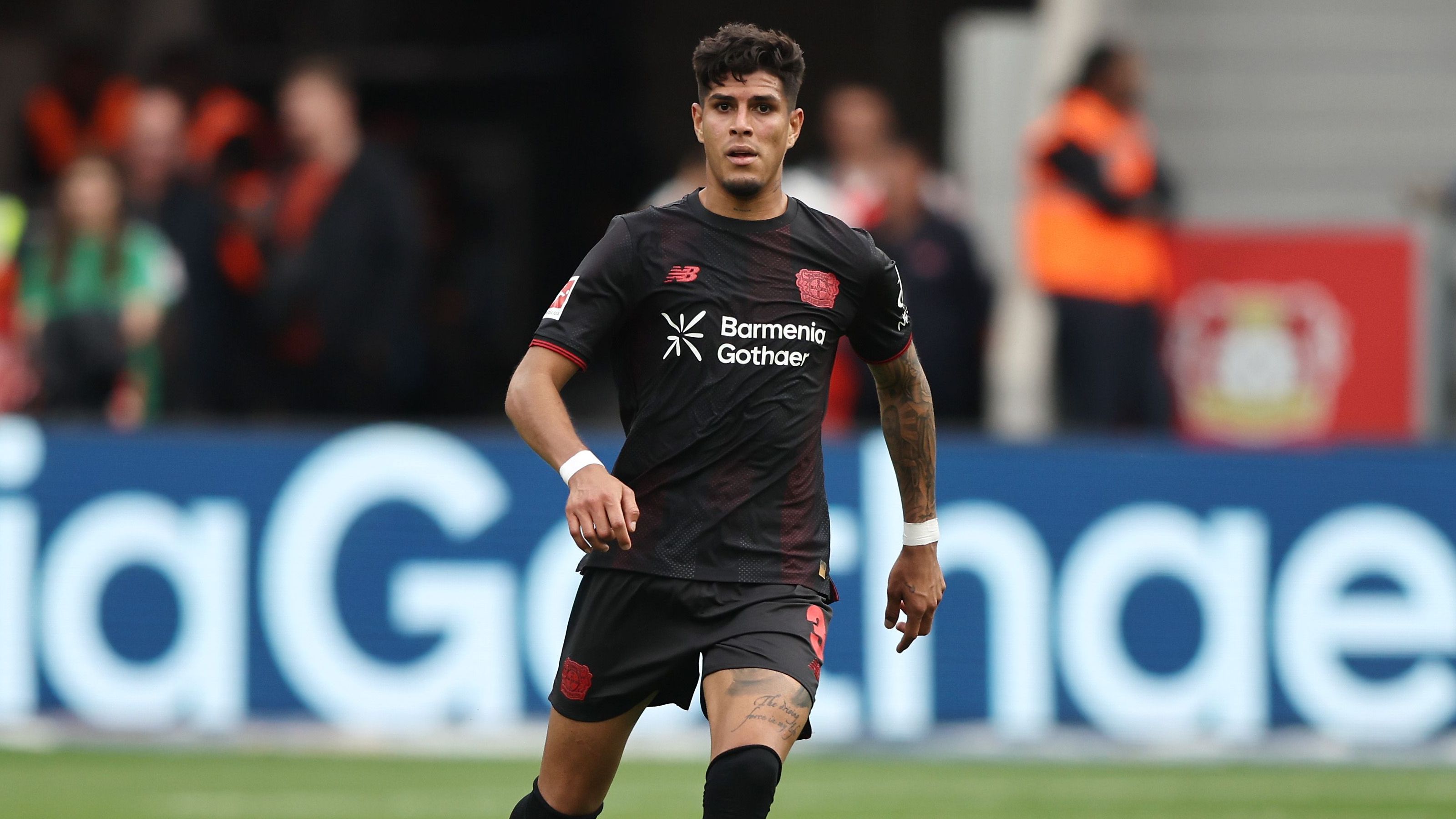 El Arsenal llega a un acuerdo con el Bayer Leverkusen para el traspaso de Piero Hincapie en una operación de préstamo con opción a compra por 52 millones de euros.