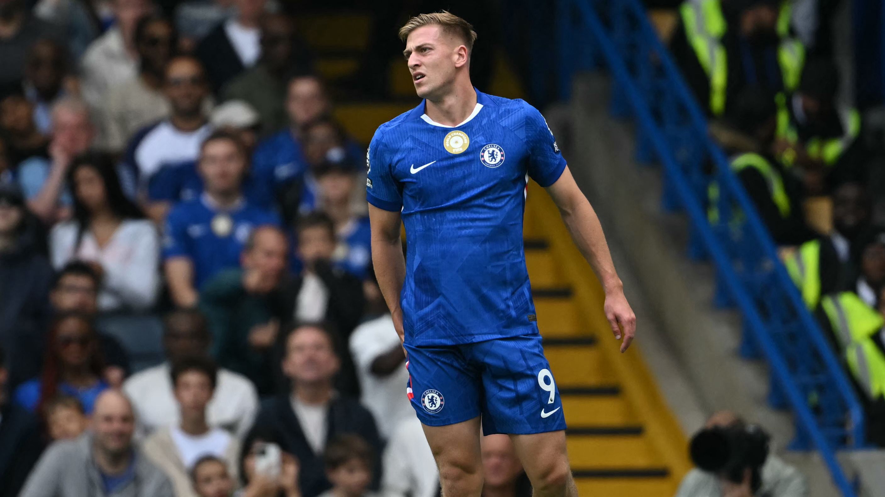 Chelsea Halts Nicolas Jackson's Loan Transfer to Bayern Munich Following Liam Delap's Injury, Despite Striker's Journey to Germany