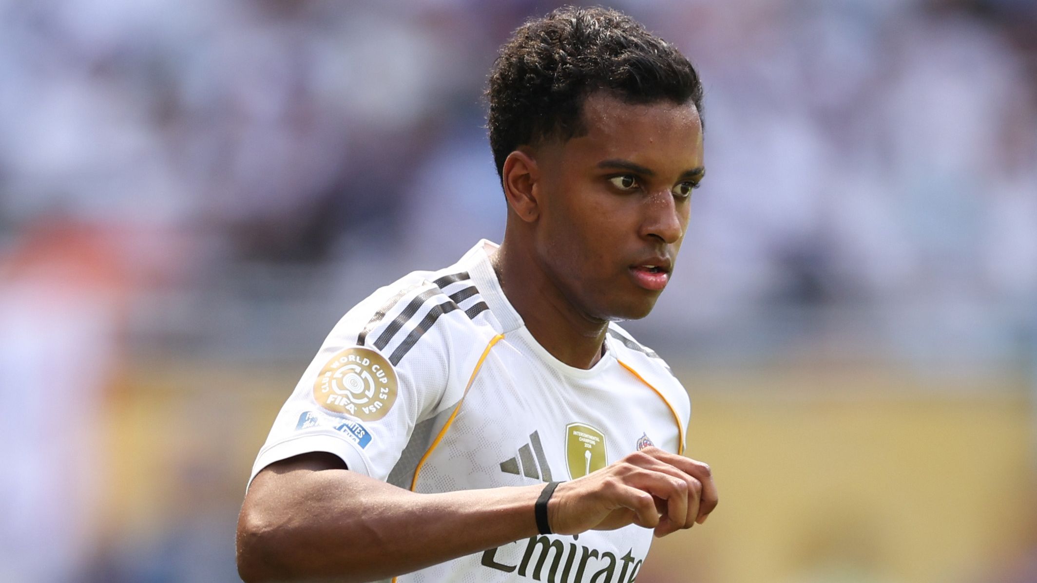 Rodrygo Commits to Real Madrid, Securing Xabi Alonso's Trust Amid Interest from Manchester City and Liverpool Before Transfer Deadline