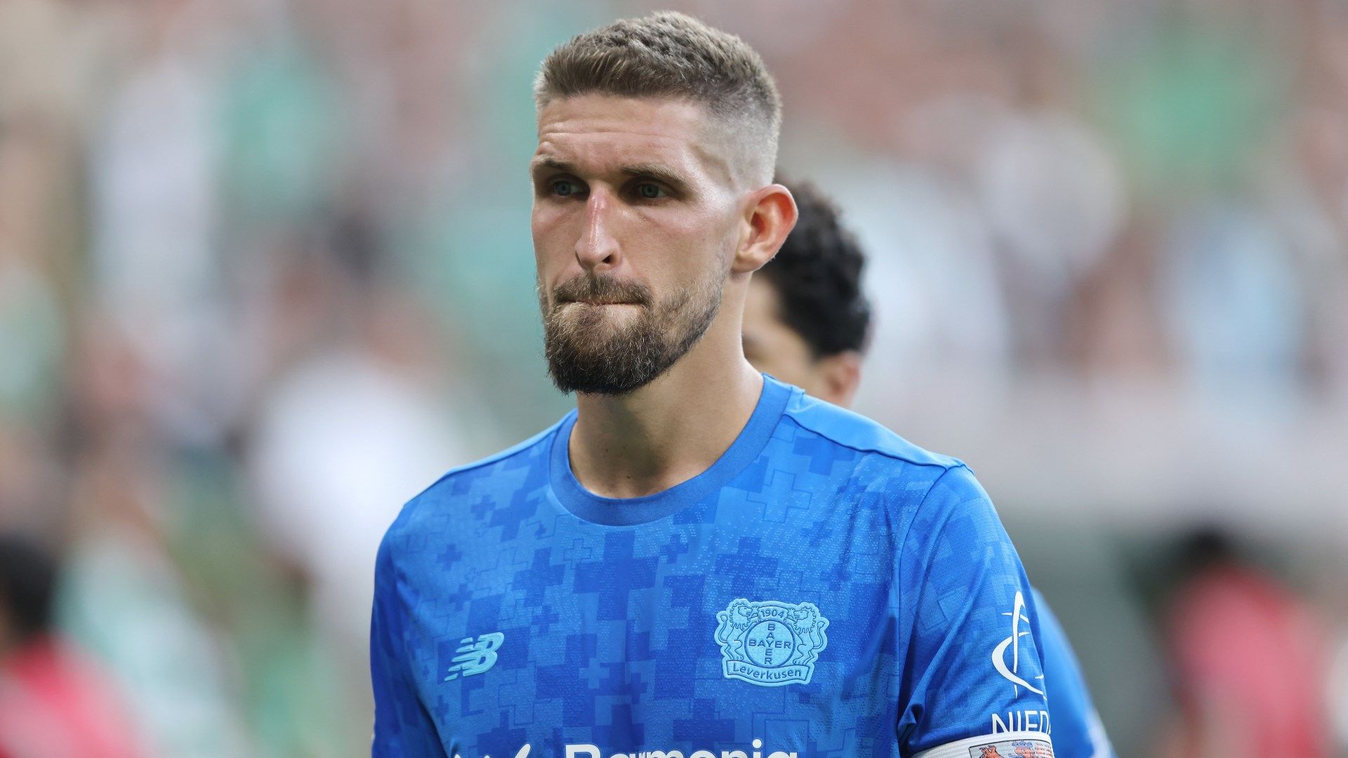 El capitán del Bayer Leverkusen critica a sus compañeros por su juego egoísta en un inicio turbulento de la Bundesliga, mientras Erik ten Hag se enfrenta al riesgo de expulsión anticipada.