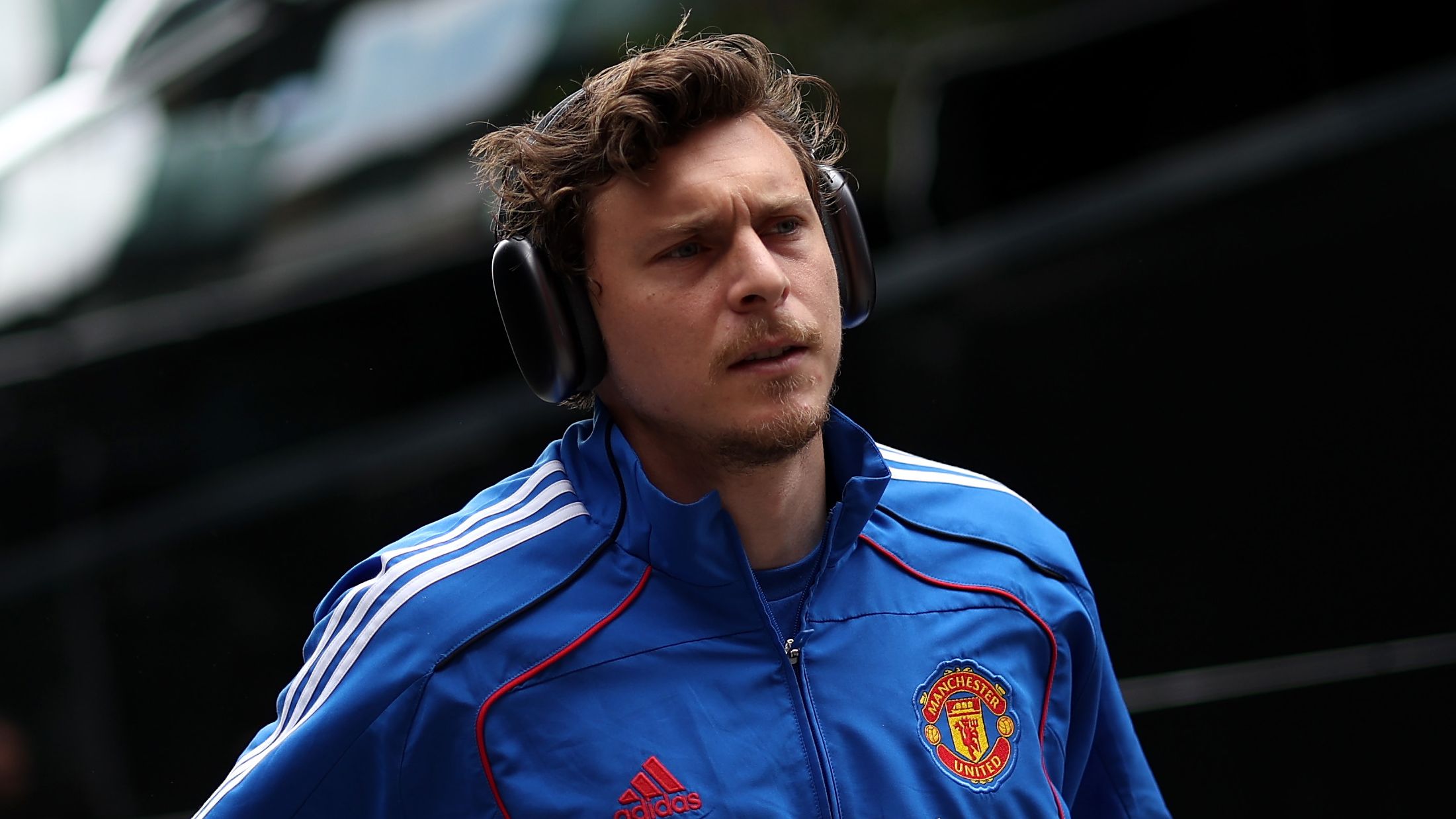Victor Lindelof to join Man Utd's Premier League rivals! Aston Villa close in on free transfer for defender