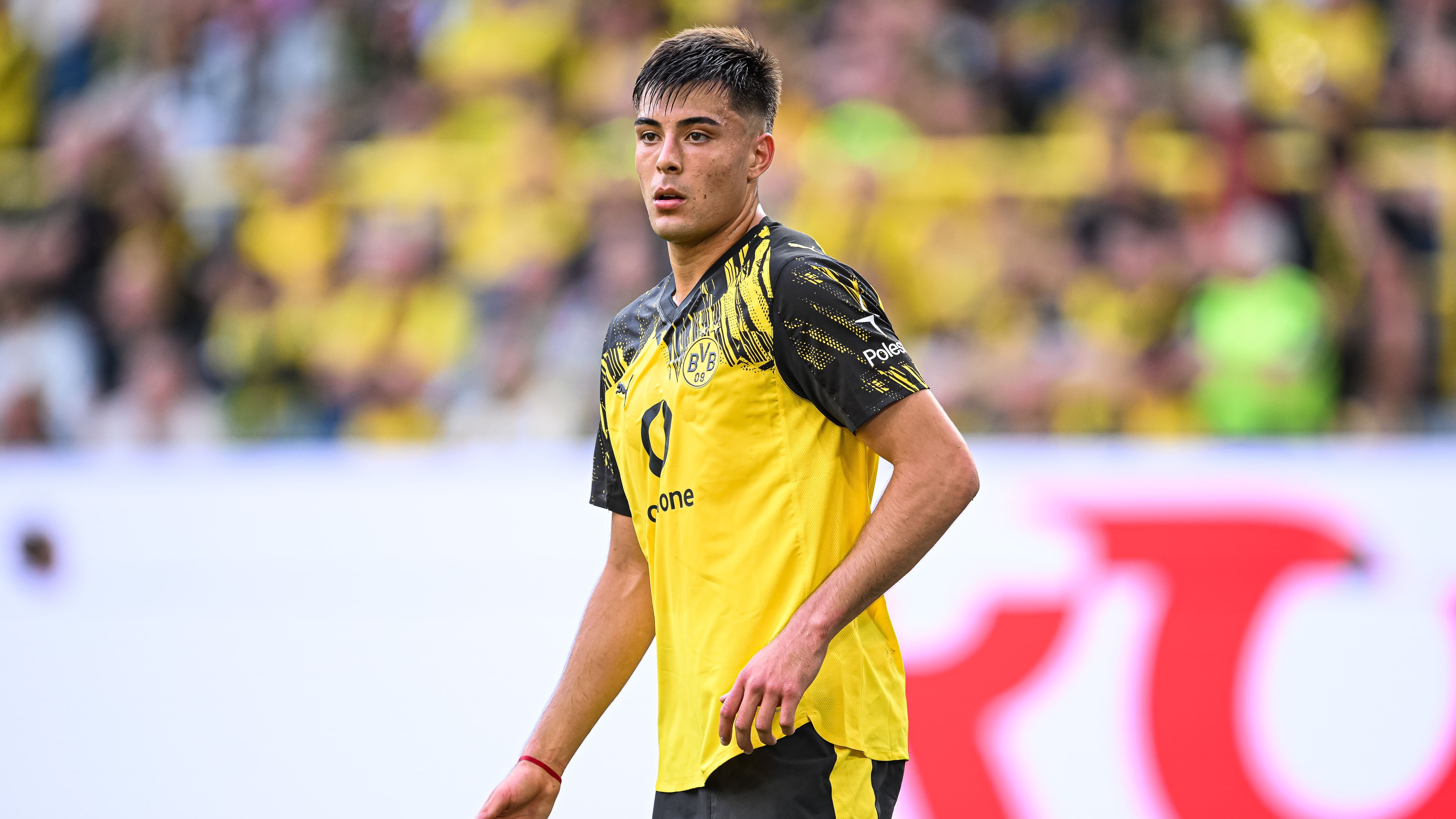 Aaron Anselmino Acclaimed as ‘World-Class' After Impressing Borussia Dortmund Coach in Debut Post-Chelsea Transfer