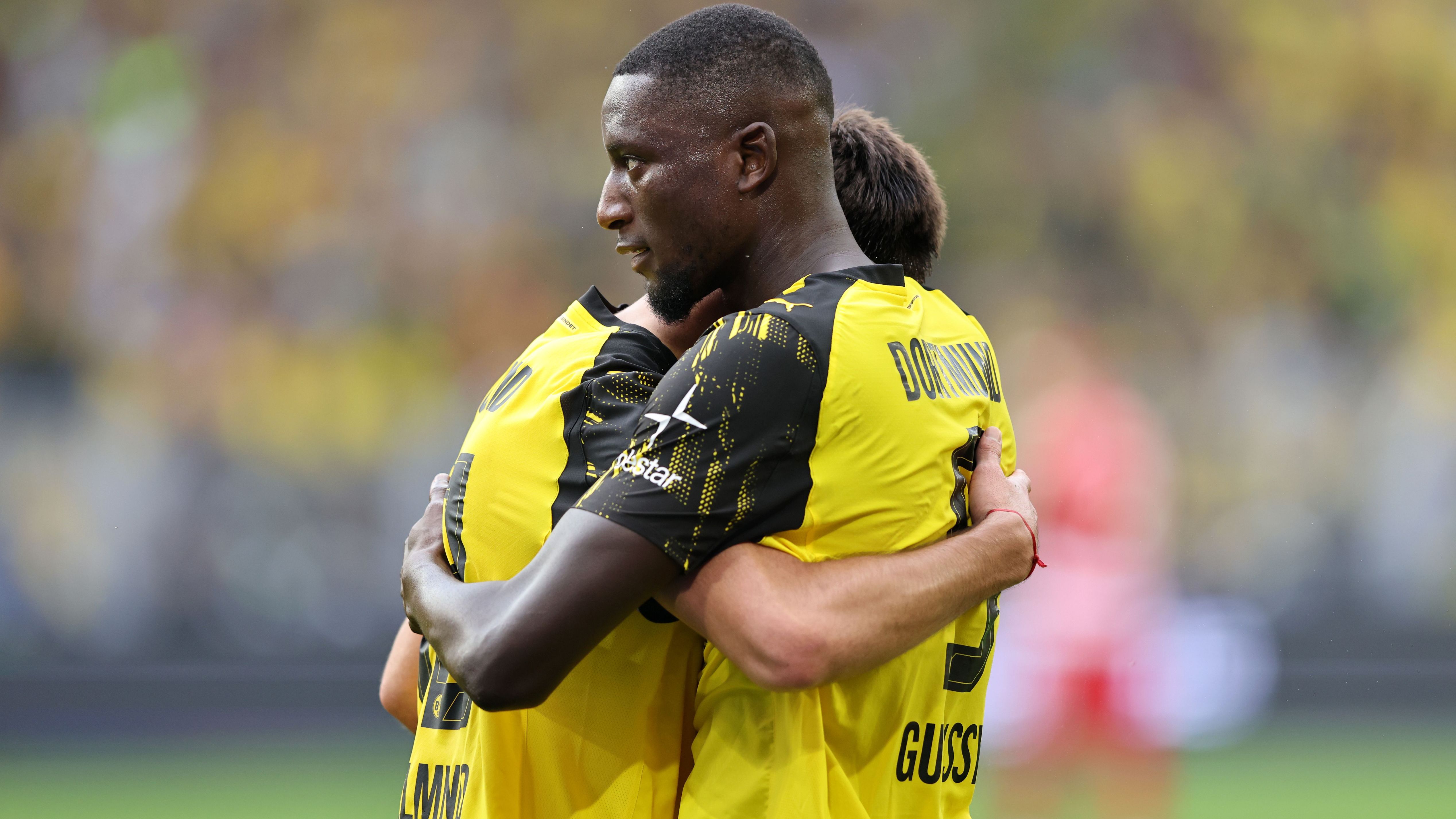 Aaron Anselmino Acclaimed as ‘World-Class' After Impressing Borussia Dortmund Coach in Debut Post-Chelsea Transfer