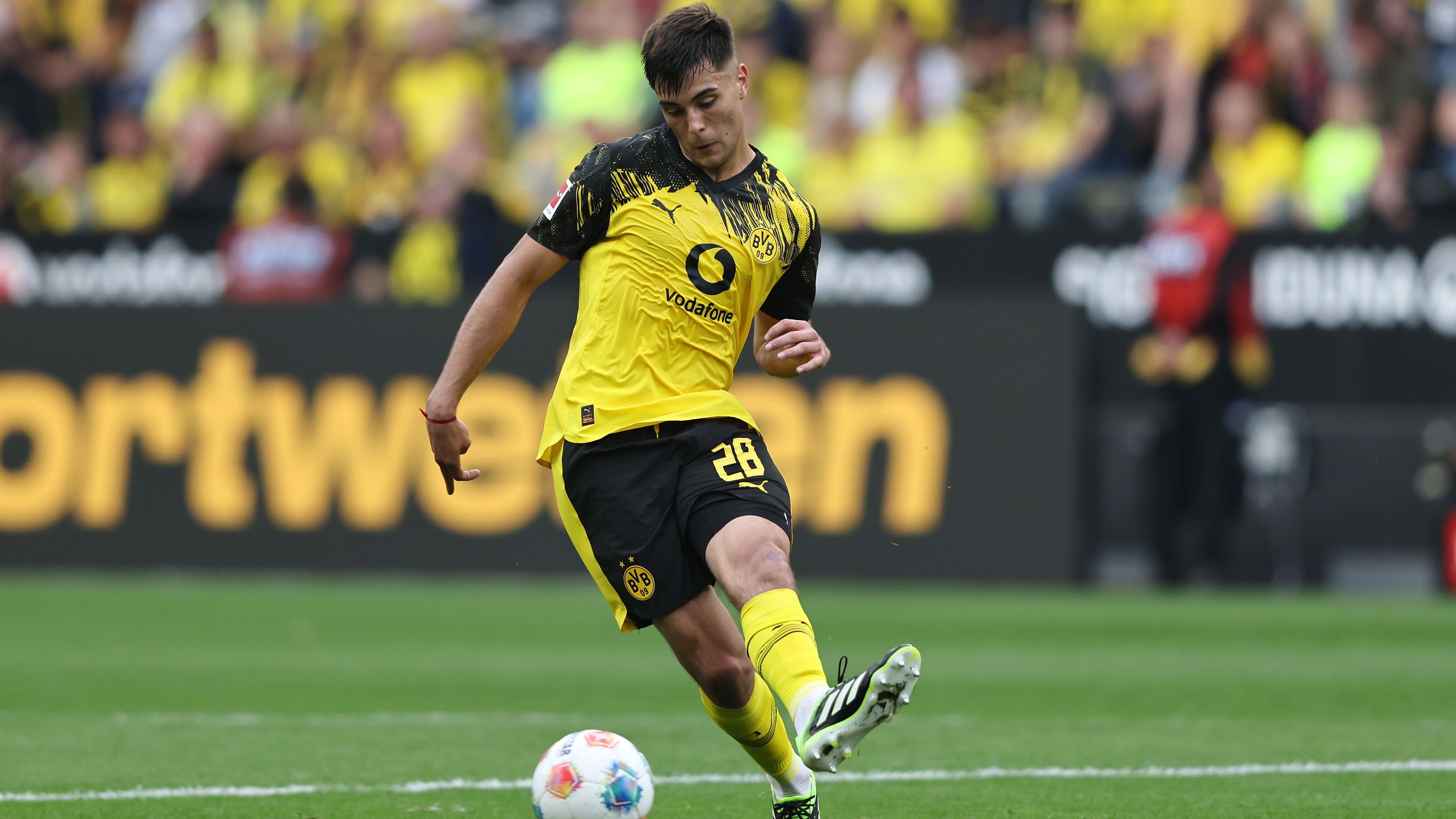 Aaron Anselmino Acclaimed as ‘World-Class' After Impressing Borussia Dortmund Coach in Debut Post-Chelsea Transfer
