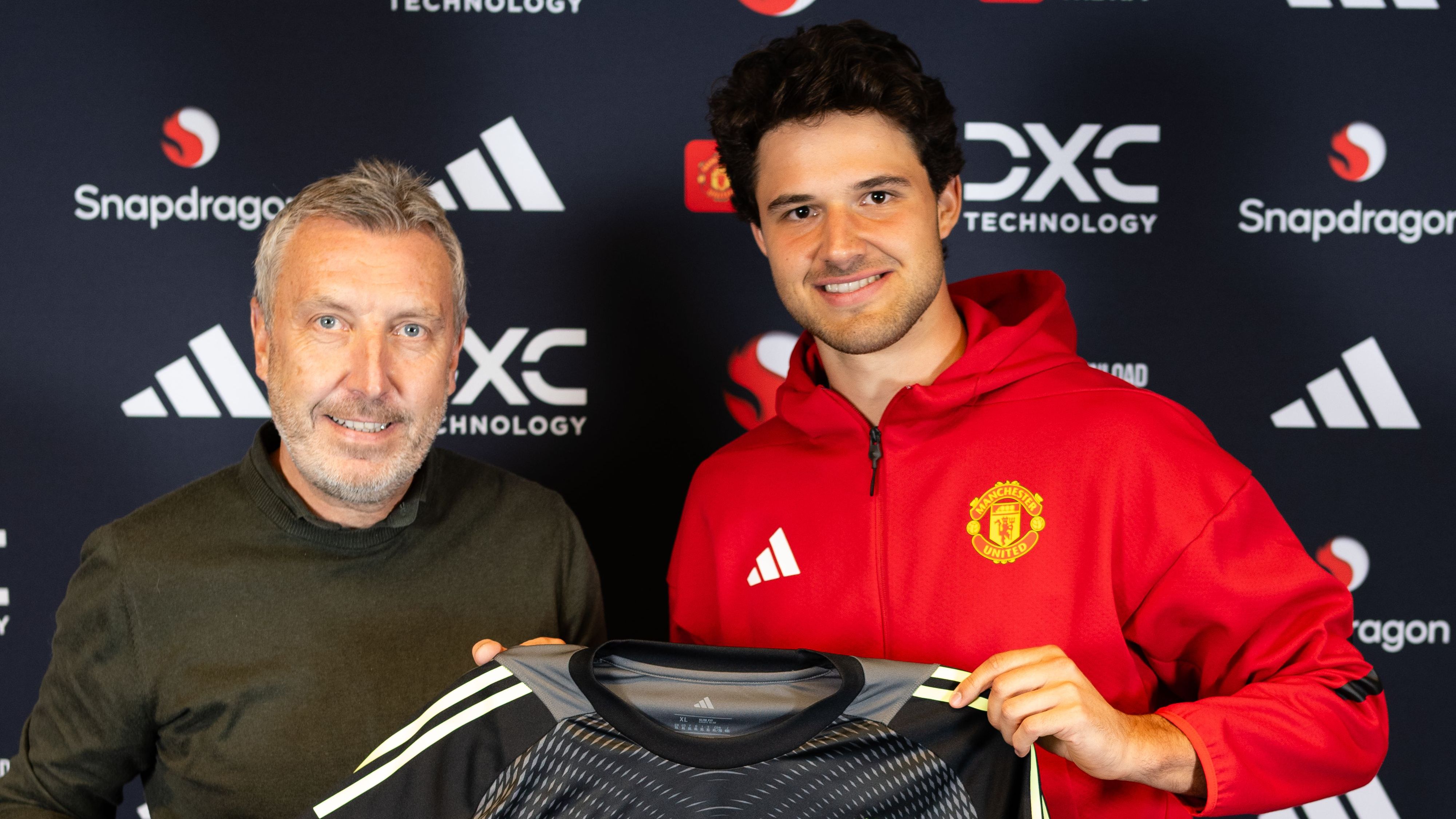 Senne Lammens' Unauthorized Departure: Royal Antwerp Disappointed by Unapproved Manchester United Pursuit