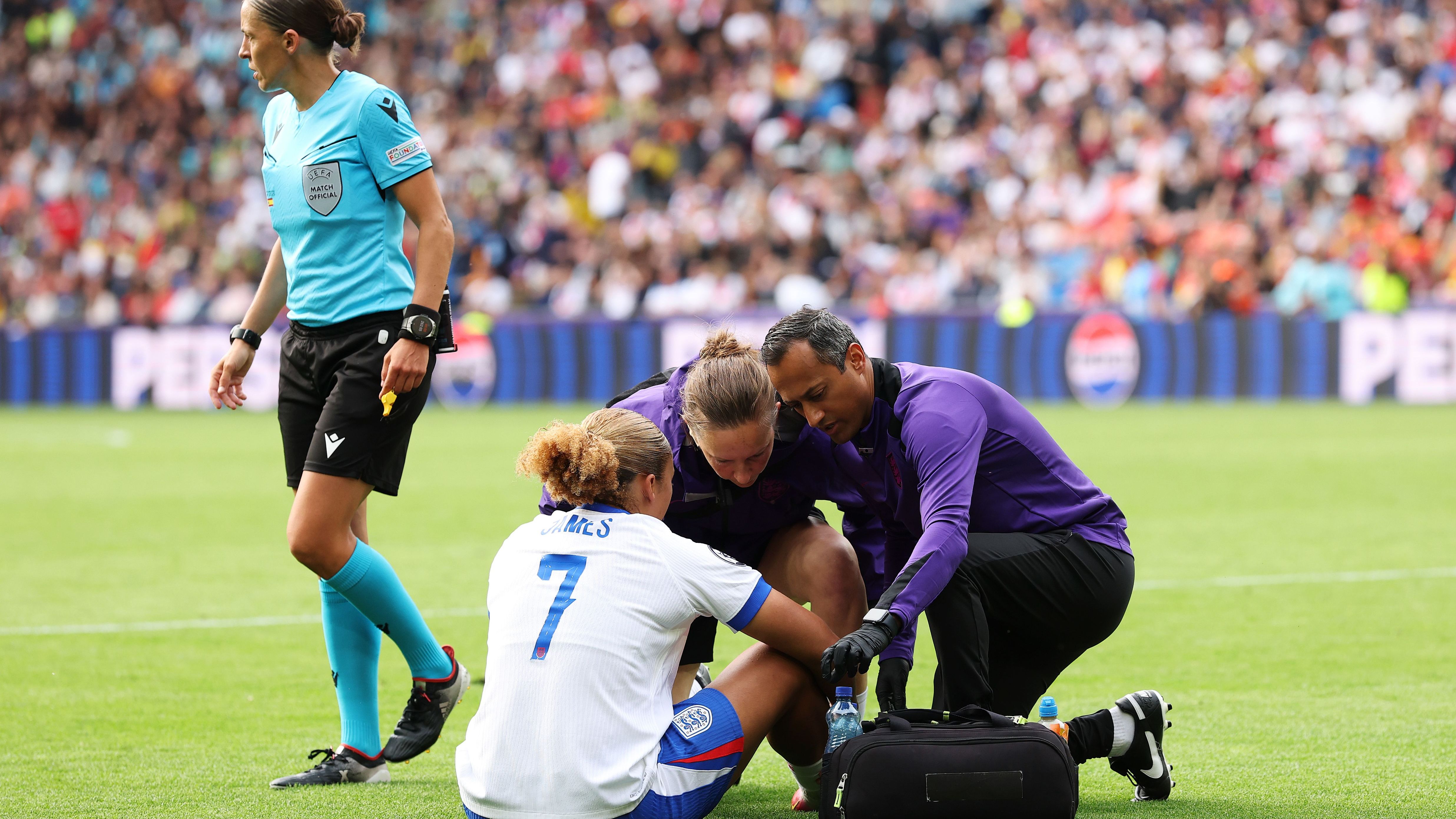 Lauren James of the Lionesses Details Her Resolve to Overcome Severe Pain at Euro 2025 and Calls for Critics to Show Understanding