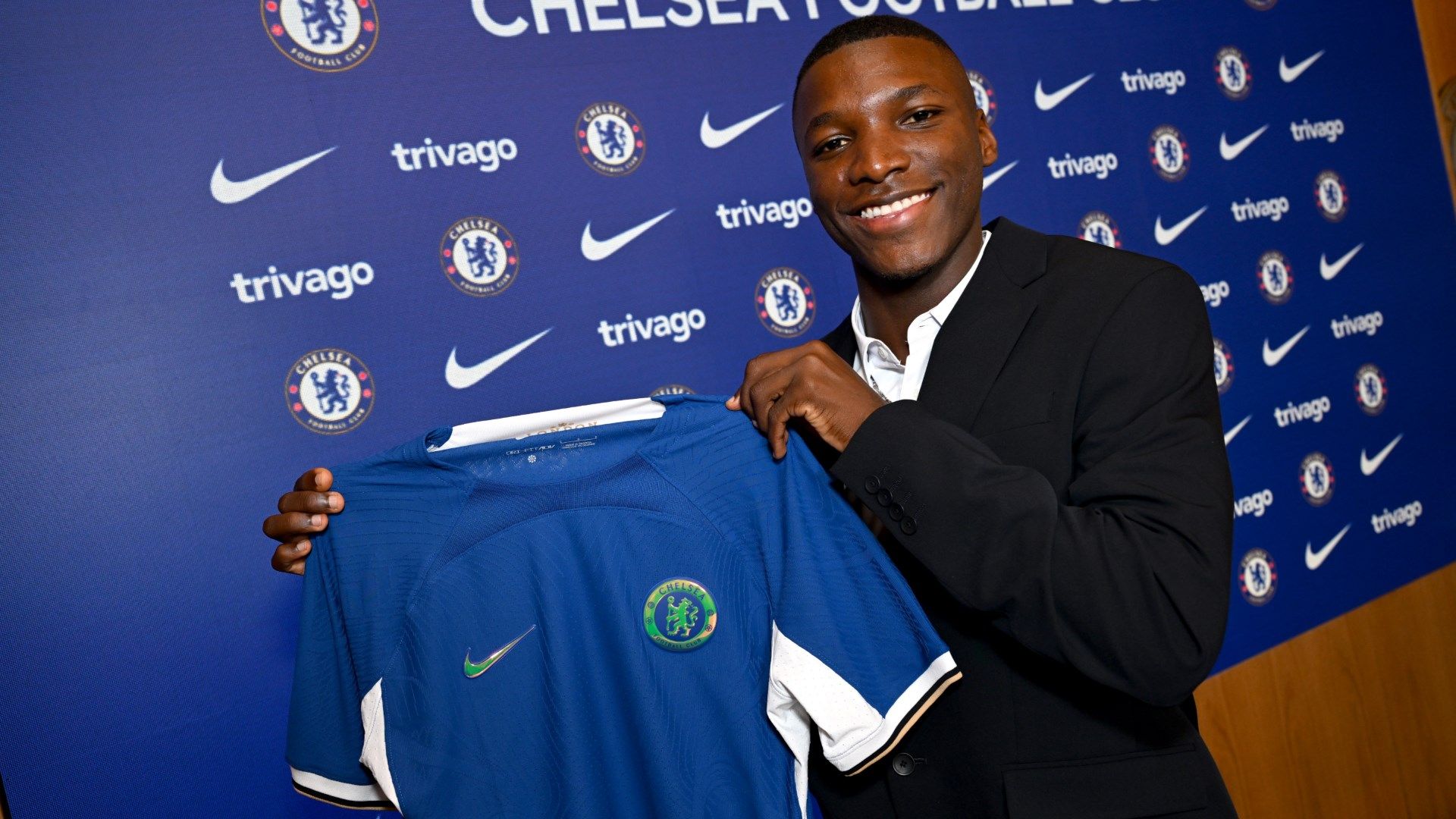 Ranking the Most Extravagant Single-Club Transfer Windows in Football History: Liverpool's £450m Investment, PSG's Record-Breaking Summer, and Real Madrid's Galacticos
