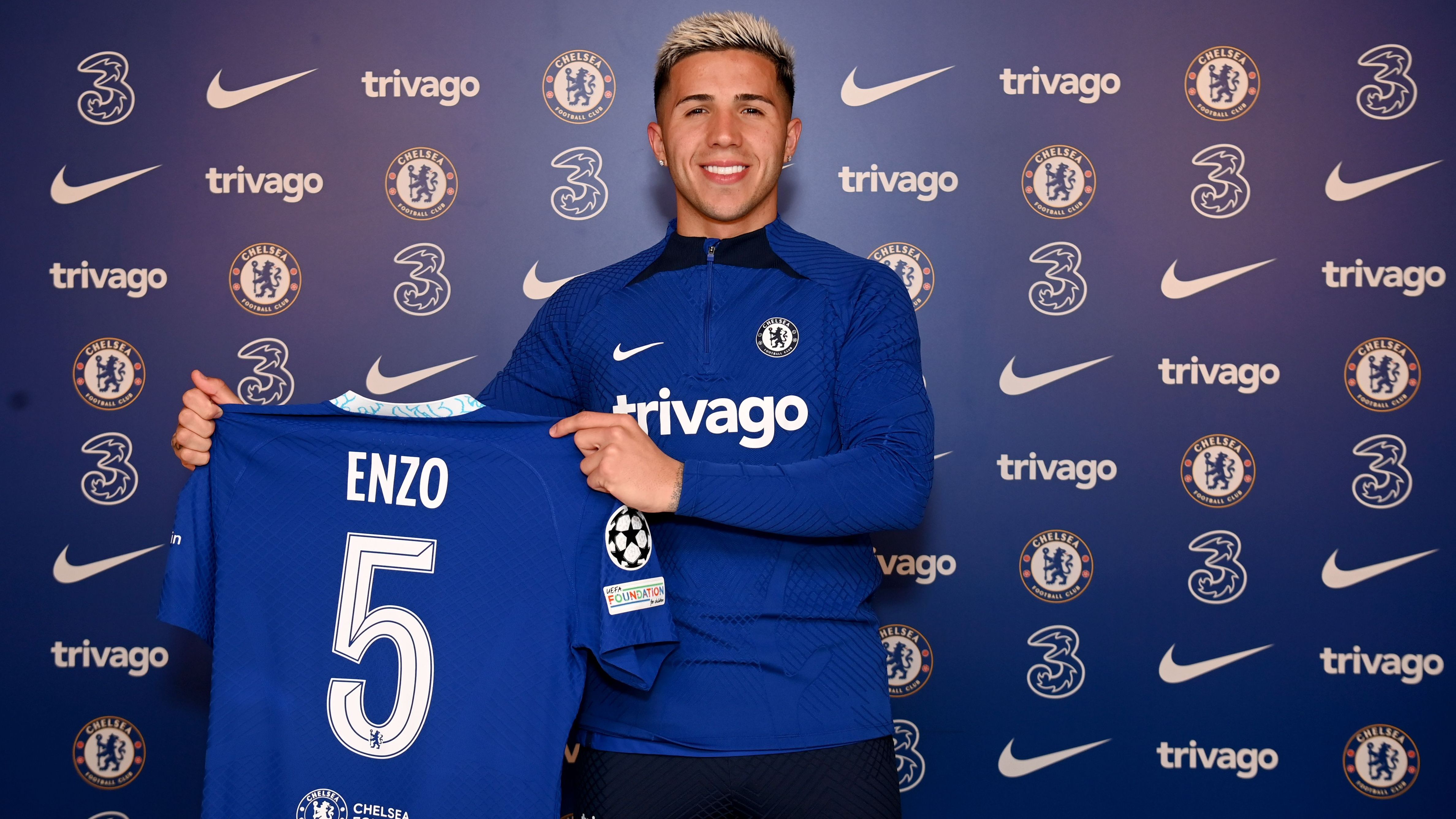 Ranking the Most Extravagant Single-Club Transfer Windows in Football History: Liverpool's £450m Investment, PSG's Record-Breaking Summer, and Real Madrid's Galacticos