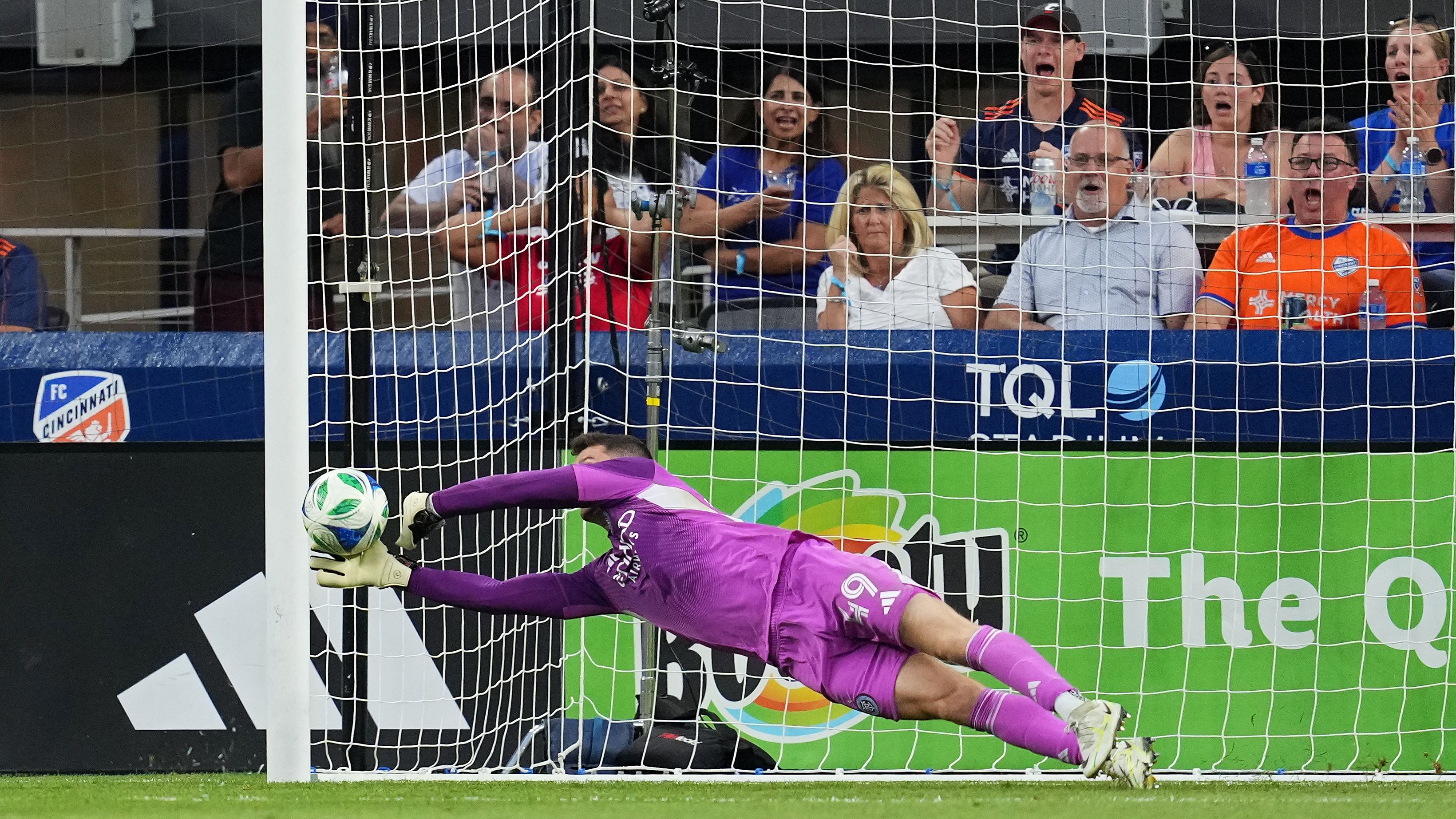 Tim Howard Respects Mauricio Pochettino's Pedigree but Urges Clarity on USMNT's Goalkeeper Situation