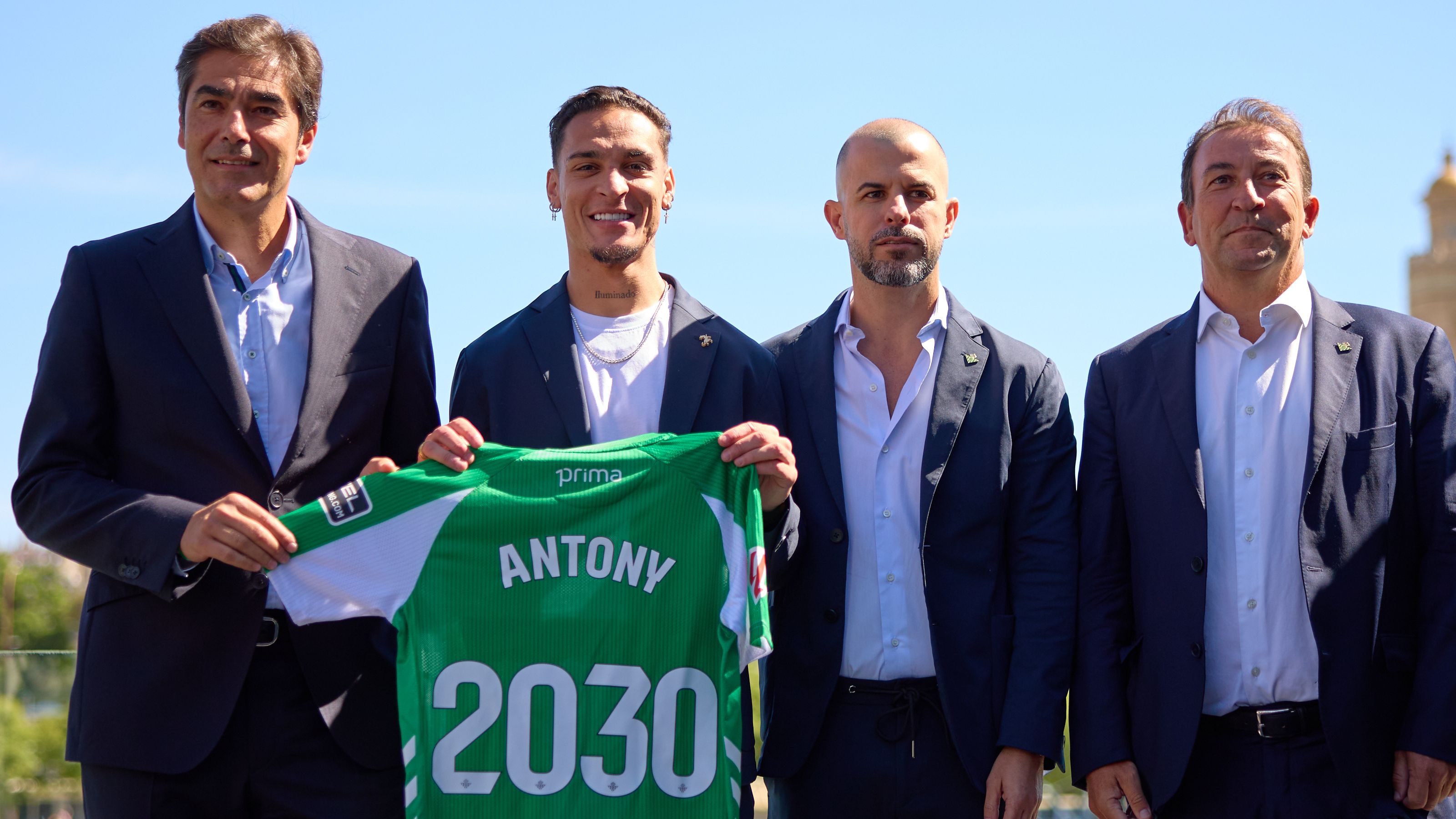 Antony Mobbed by Enthusiastic Betis Fans After Resolving Manchester United Transfer Saga on Deadline Day