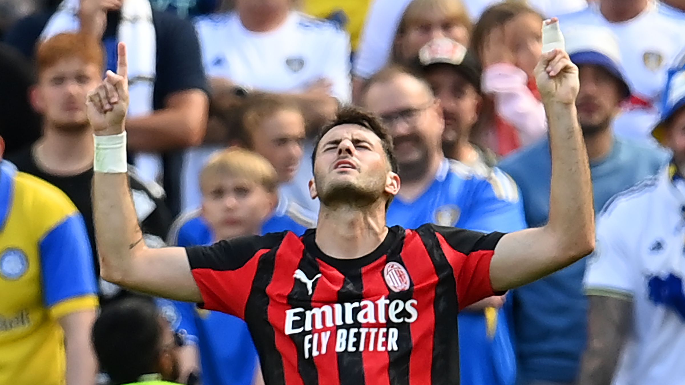 Santiago Giménez's Father Criticizes AC Milan's Transfer Confusion as €40 Million Signing Declines Roma Swap to Pursue Childhood Ambition