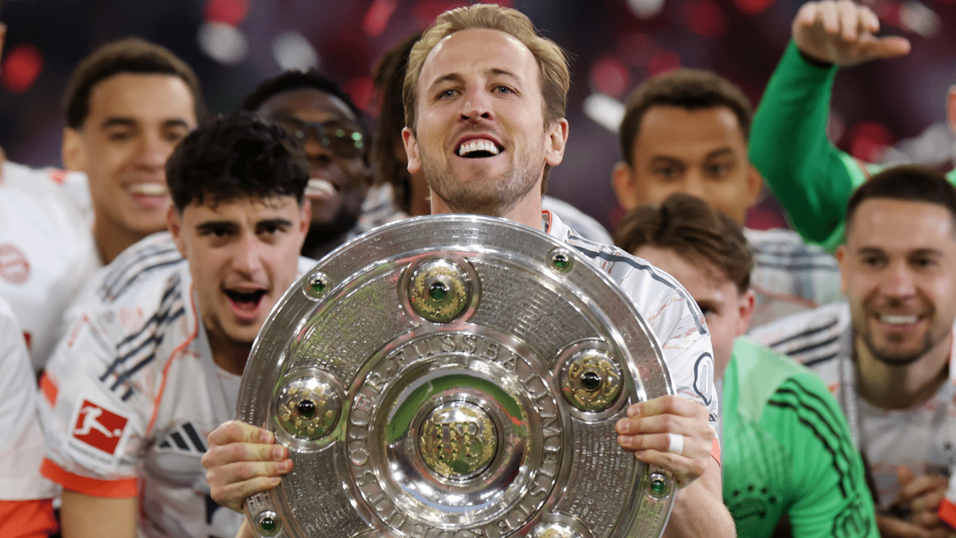 Harry Kane 'wants to go back to England after the World Cup' as Bayern Munich striker backed to seal 'fantastic' Man Utd move as transfer clause is triggered