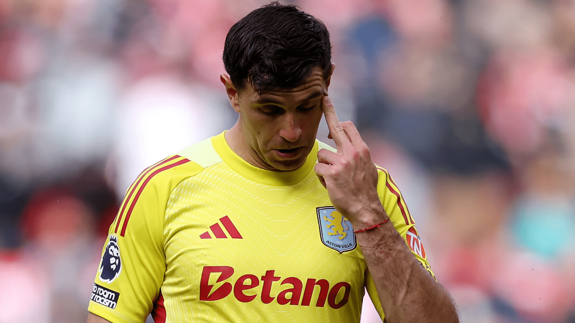Lionel Scaloni Discloses Emiliano Martinez's Emotions After Unsuccessful Manchester United Transfer and Addresses Goalkeeper's Argentina Future Amid Aston Villa Uncertainty