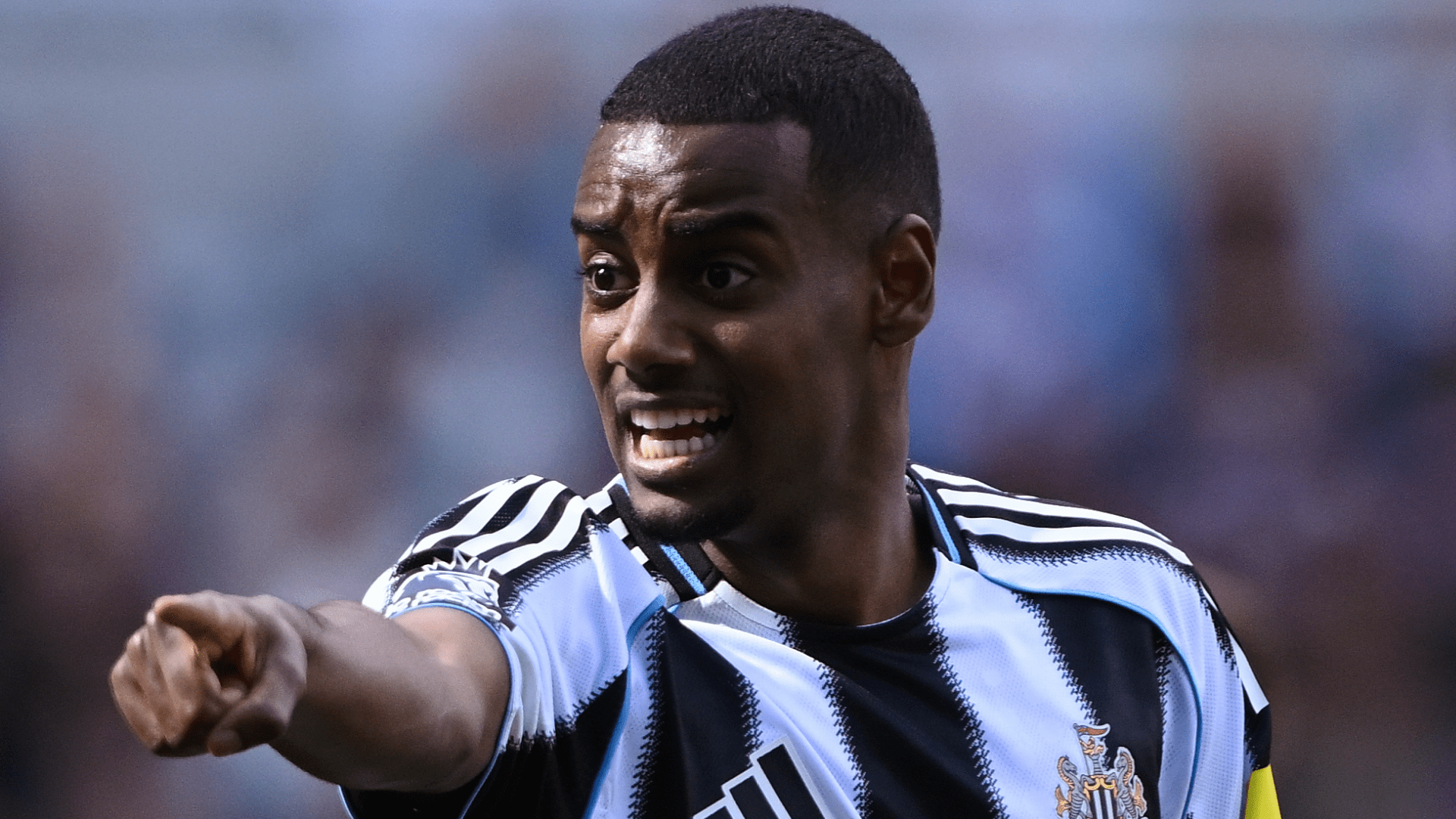 Alexander Isak's Former Newcastle Teammate Clarifies Dressing Room Response to His £125m Liverpool Transfer